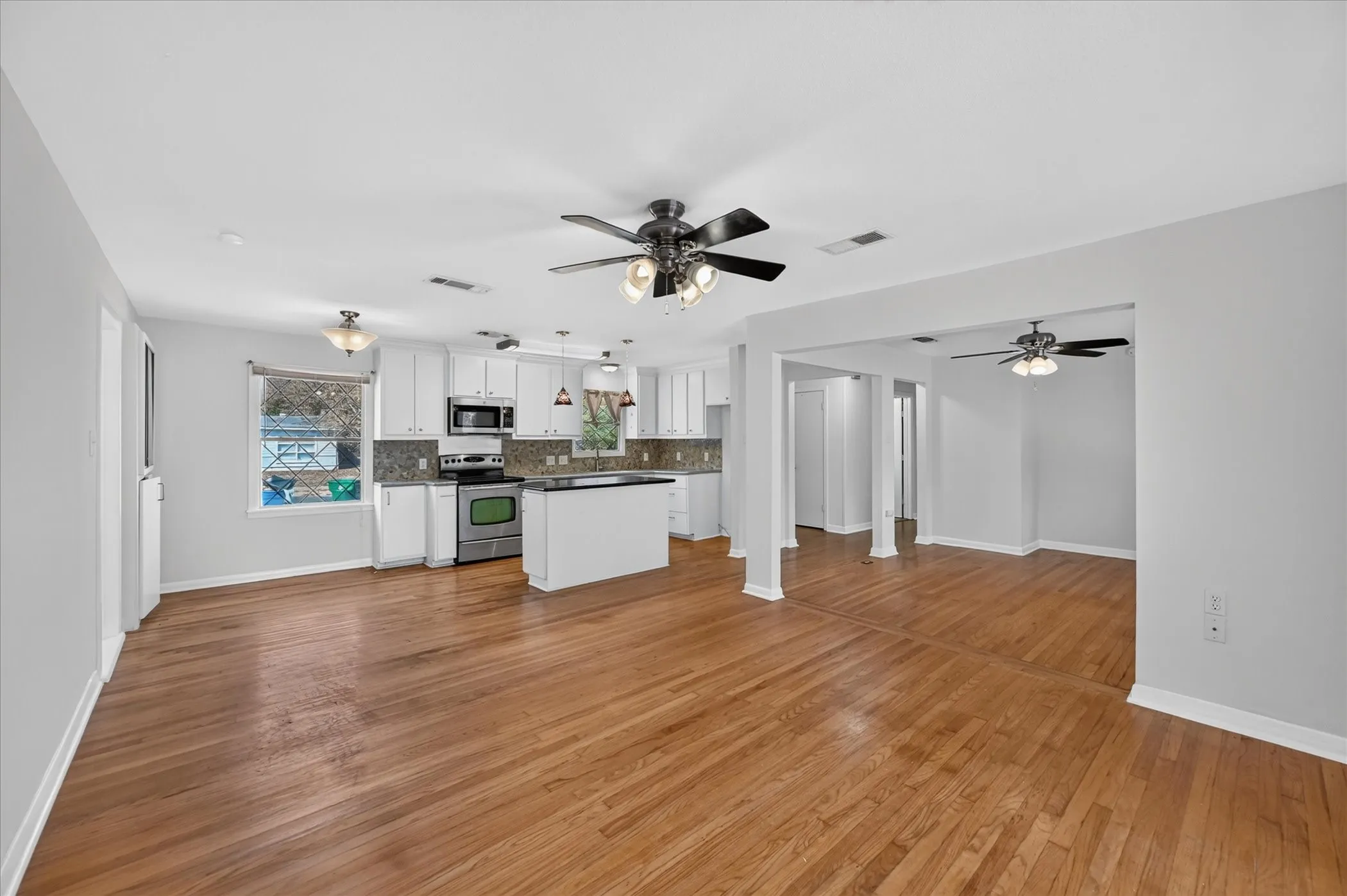 Single Family Residence For Sale in Tarrant County , 5008 Monna Street, Haltom City, Texas 76117, 3 Bedroom, 2 Bathroom, Garage spaces, 1,512 Sqft, built in 1954, mls#21394907, Real Estate Agent in Haltom City, Homes For Sale in Tarrant county, Homes For Sale in Haltom City, Realtor in Haltom City Texas, Real Estate Brokerage Independent Realty Texas, Luminita Cordes Realtor