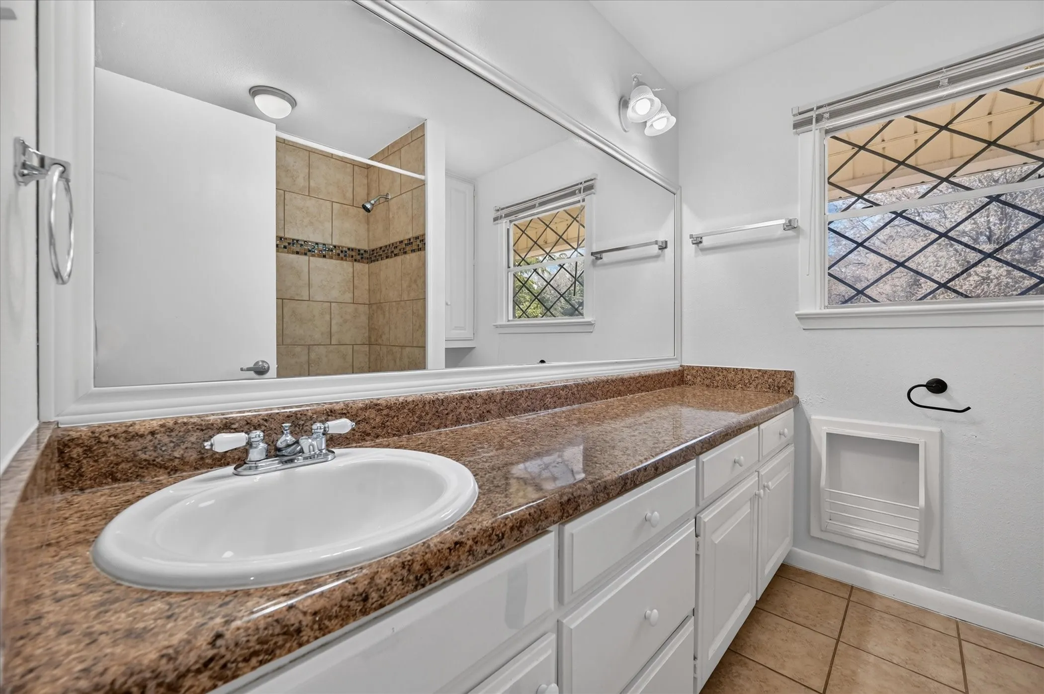 Single Family Residence For Sale in Tarrant County , 5008 Monna Street, Haltom City, Texas 76117, 3 Bedroom, 2 Bathroom, Garage spaces, 1,512 Sqft, built in 1954, mls#21394907, Real Estate Agent in Haltom City, Homes For Sale in Tarrant county, Homes For Sale in Haltom City, Realtor in Haltom City Texas, Real Estate Brokerage Independent Realty Texas, Luminita Cordes Realtor