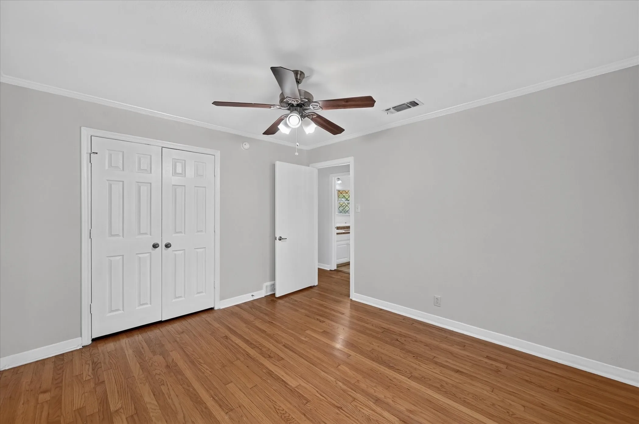 Single Family Residence For Sale in Tarrant County , 5008 Monna Street, Haltom City, Texas 76117, 3 Bedroom, 2 Bathroom, Garage spaces, 1,512 Sqft, built in 1954, mls#21394907, Real Estate Agent in Haltom City, Homes For Sale in Tarrant county, Homes For Sale in Haltom City, Realtor in Haltom City Texas, Real Estate Brokerage Independent Realty Texas, Luminita Cordes Realtor