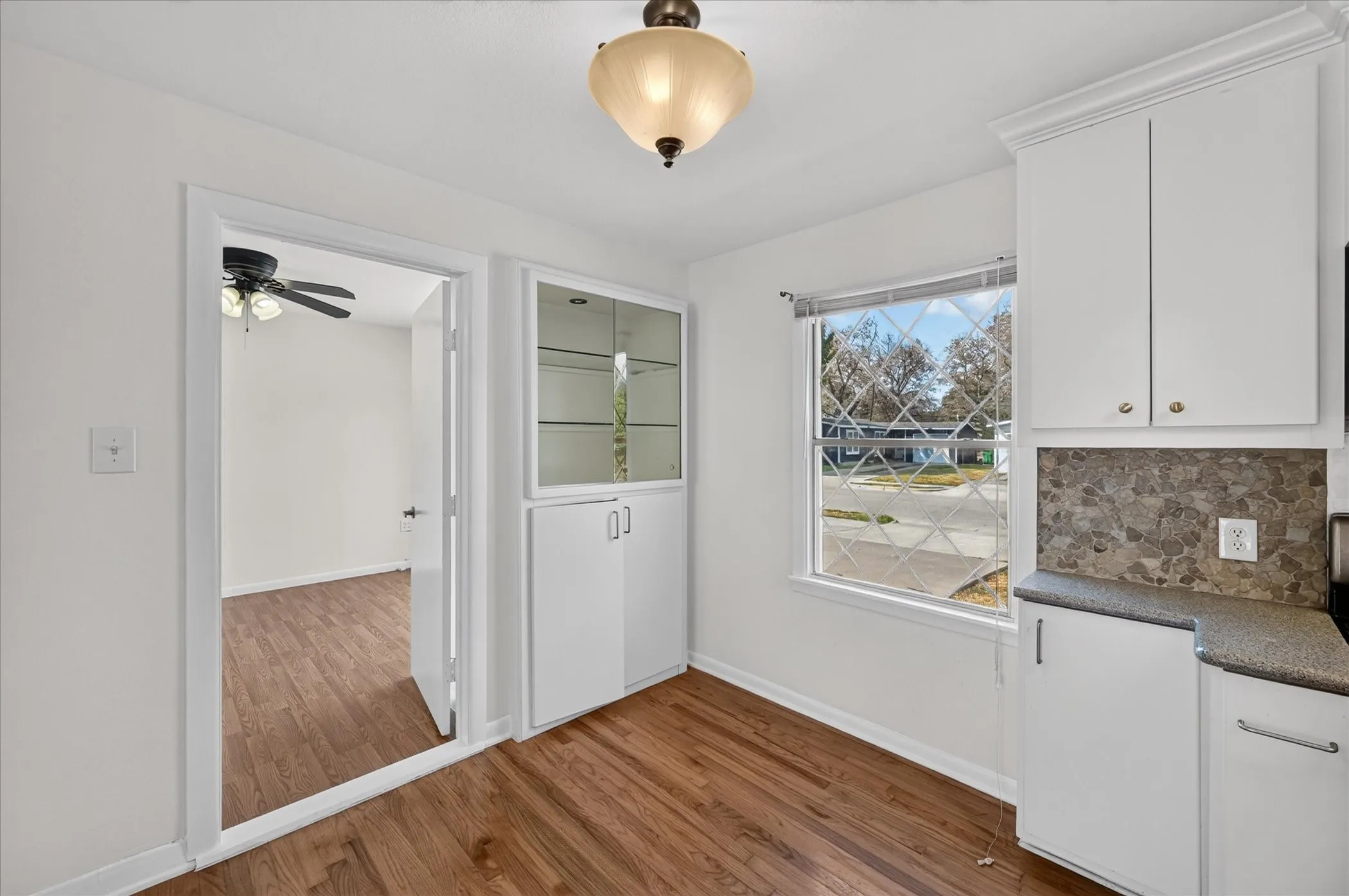 Single Family Residence For Sale in Tarrant County , 5008 Monna Street, Haltom City, Texas 76117, 3 Bedroom, 2 Bathroom, Garage spaces, 1,512 Sqft, built in 1954, mls#21394907, Real Estate Agent in Haltom City, Homes For Sale in Tarrant county, Homes For Sale in Haltom City, Realtor in Haltom City Texas, Real Estate Brokerage Independent Realty Texas, Luminita Cordes Realtor