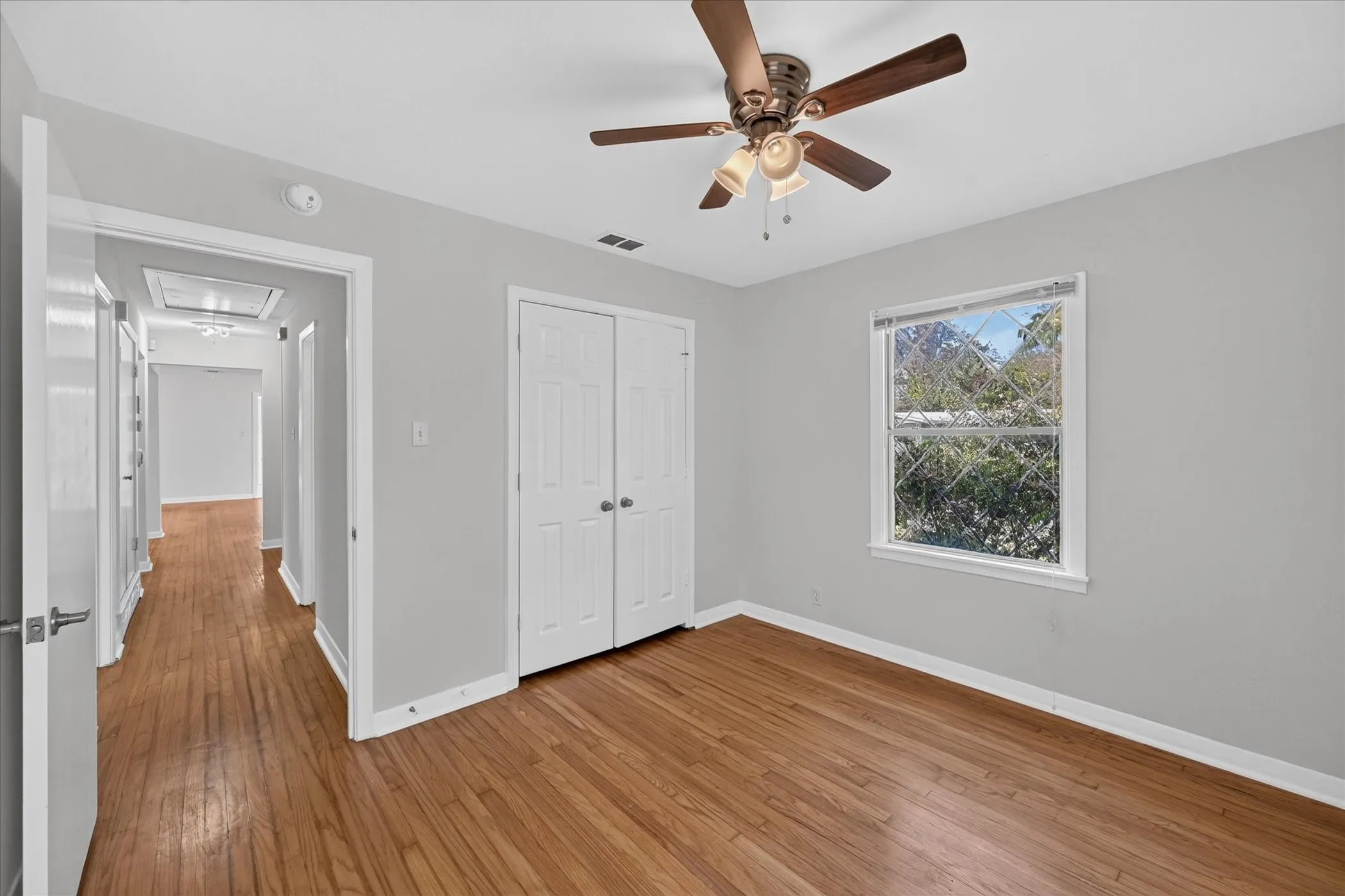 Single Family Residence For Sale in Tarrant County , 5008 Monna Street, Haltom City, Texas 76117, 3 Bedroom, 2 Bathroom, Garage spaces, 1,512 Sqft, built in 1954, mls#21394907, Real Estate Agent in Haltom City, Homes For Sale in Tarrant county, Homes For Sale in Haltom City, Realtor in Haltom City Texas, Real Estate Brokerage Independent Realty Texas, Luminita Cordes Realtor