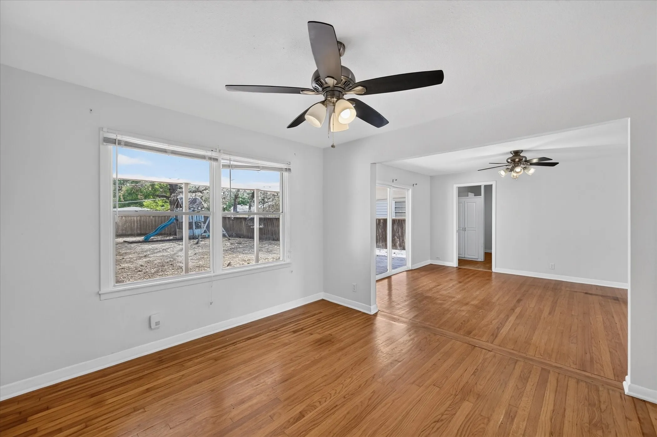 Single Family Residence For Sale in Tarrant County , 5008 Monna Street, Haltom City, Texas 76117, 3 Bedroom, 2 Bathroom, Garage spaces, 1,512 Sqft, built in 1954, mls#21394907, Real Estate Agent in Haltom City, Homes For Sale in Tarrant county, Homes For Sale in Haltom City, Realtor in Haltom City Texas, Real Estate Brokerage Independent Realty Texas, Luminita Cordes Realtor