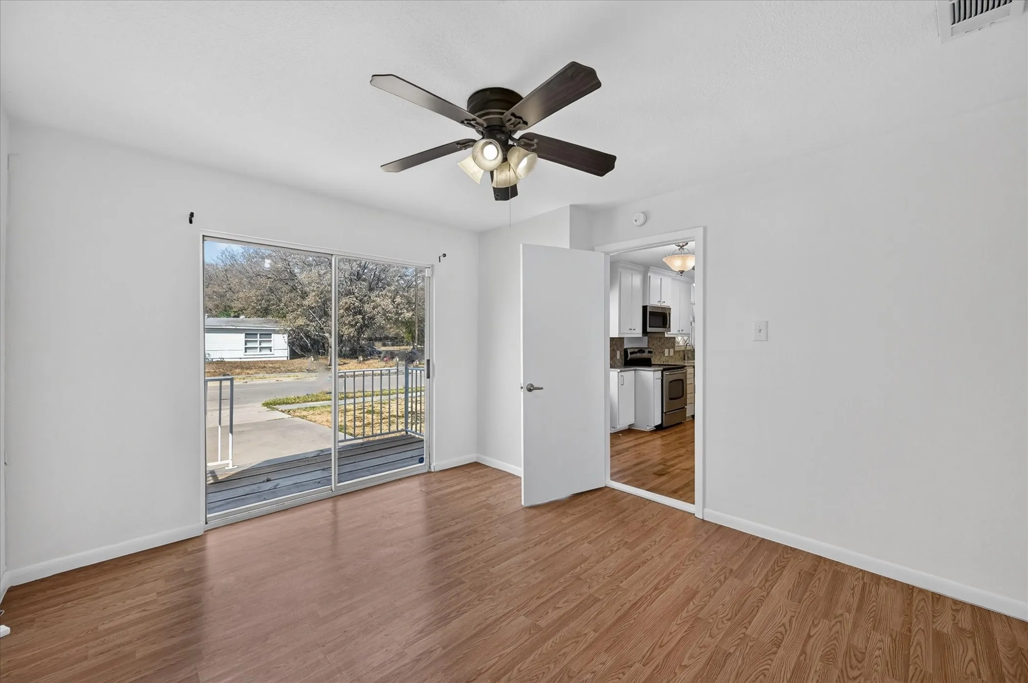 Single Family Residence For Sale in Tarrant County , 5008 Monna Street, Haltom City, Texas 76117, 3 Bedroom, 2 Bathroom, Garage spaces, 1,512 Sqft, built in 1954, mls#21394907, Real Estate Agent in Haltom City, Homes For Sale in Tarrant county, Homes For Sale in Haltom City, Realtor in Haltom City Texas, Real Estate Brokerage Independent Realty Texas, Luminita Cordes Realtor
