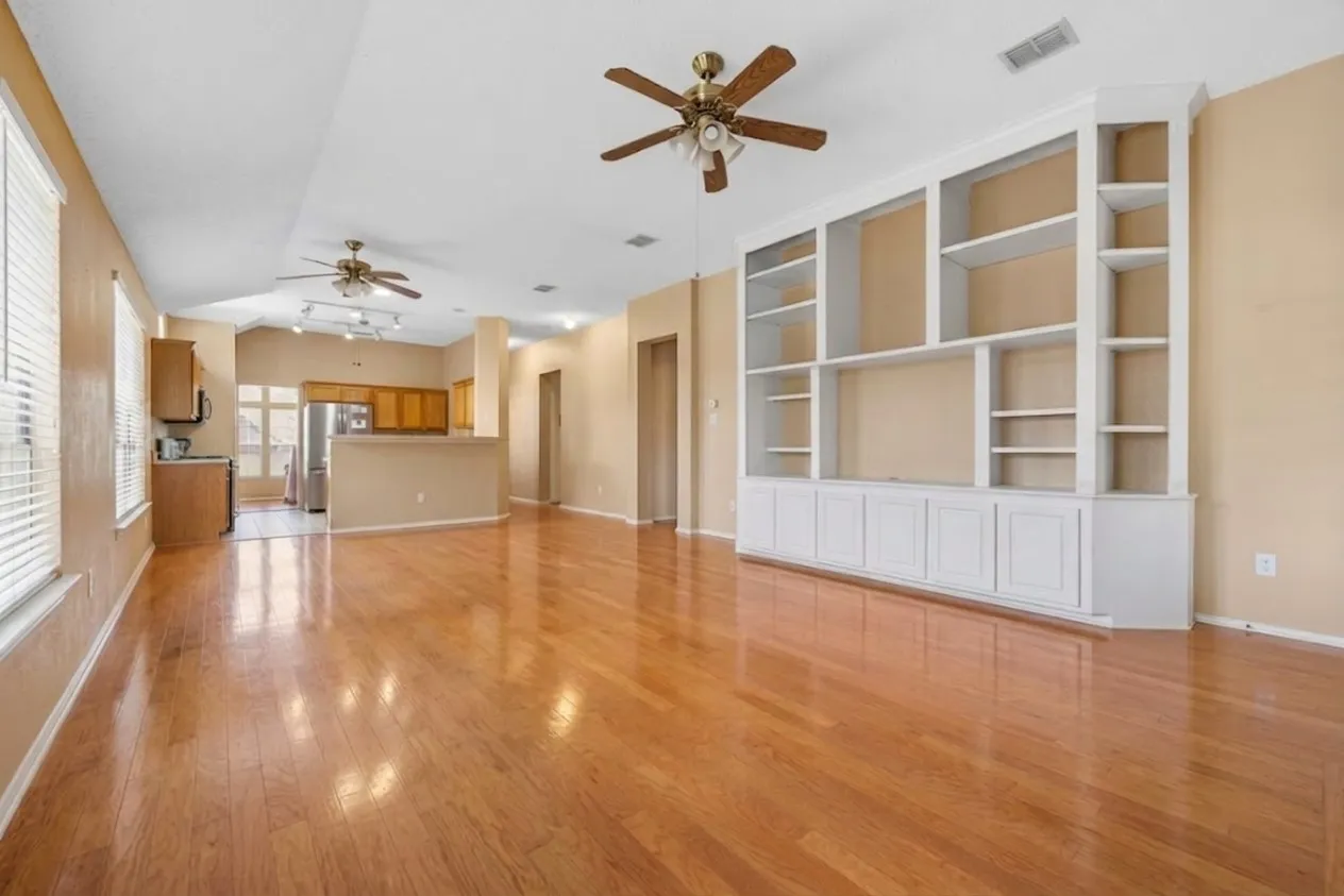 Single Family Residence For Sale in Tarrant County , 6712 Braeview Drive, Fort Worth, Texas 76137, 4 Bedroom, 2 Bathroom, 2 Garage spaces, 2,186 Sqft, built in 1996, mls#21395841, Real Estate Agent in Fort Worth, Homes For Sale in Tarrant county, Homes For Sale in Fort Worth, Realtor in Fort Worth Texas, Real Estate Brokerage Independent Realty Texas, Luminita Cordes Realtor