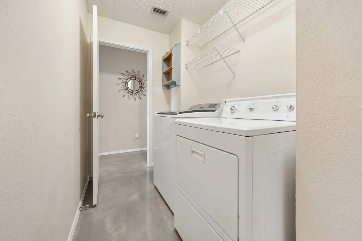 Single Family Residence For Sale in Tarrant County , 6712 Braeview Drive, Fort Worth, Texas 76137, 4 Bedroom, 2 Bathroom, 2 Garage spaces, 2,186 Sqft, built in 1996, mls#21395841, Real Estate Agent in Fort Worth, Homes For Sale in Tarrant county, Homes For Sale in Fort Worth, Realtor in Fort Worth Texas, Real Estate Brokerage Independent Realty Texas, Luminita Cordes Realtor