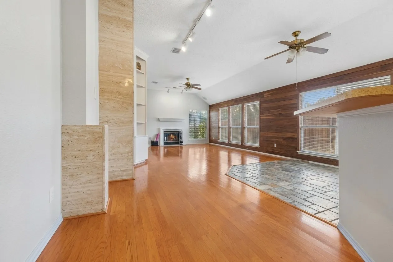 Single Family Residence For Sale in Tarrant County , 6712 Braeview Drive, Fort Worth, Texas 76137, 4 Bedroom, 2 Bathroom, 2 Garage spaces, 2,186 Sqft, built in 1996, mls#21395841, Real Estate Agent in Fort Worth, Homes For Sale in Tarrant county, Homes For Sale in Fort Worth, Realtor in Fort Worth Texas, Real Estate Brokerage Independent Realty Texas, Luminita Cordes Realtor