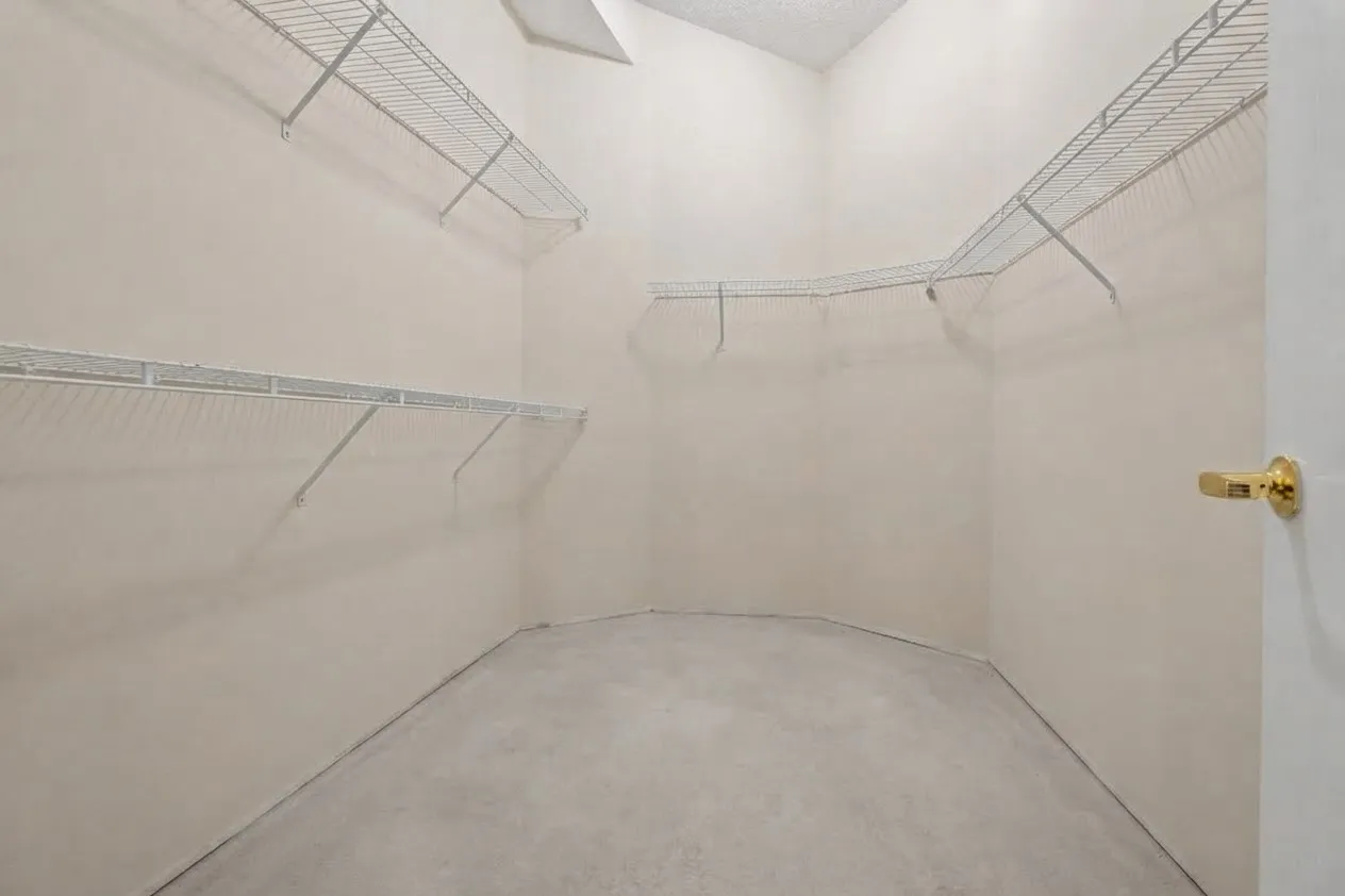Single Family Residence For Sale in Tarrant County , 6712 Braeview Drive, Fort Worth, Texas 76137, 4 Bedroom, 2 Bathroom, 2 Garage spaces, 2,186 Sqft, built in 1996, mls#21395841, Real Estate Agent in Fort Worth, Homes For Sale in Tarrant county, Homes For Sale in Fort Worth, Realtor in Fort Worth Texas, Real Estate Brokerage Independent Realty Texas, Luminita Cordes Realtor