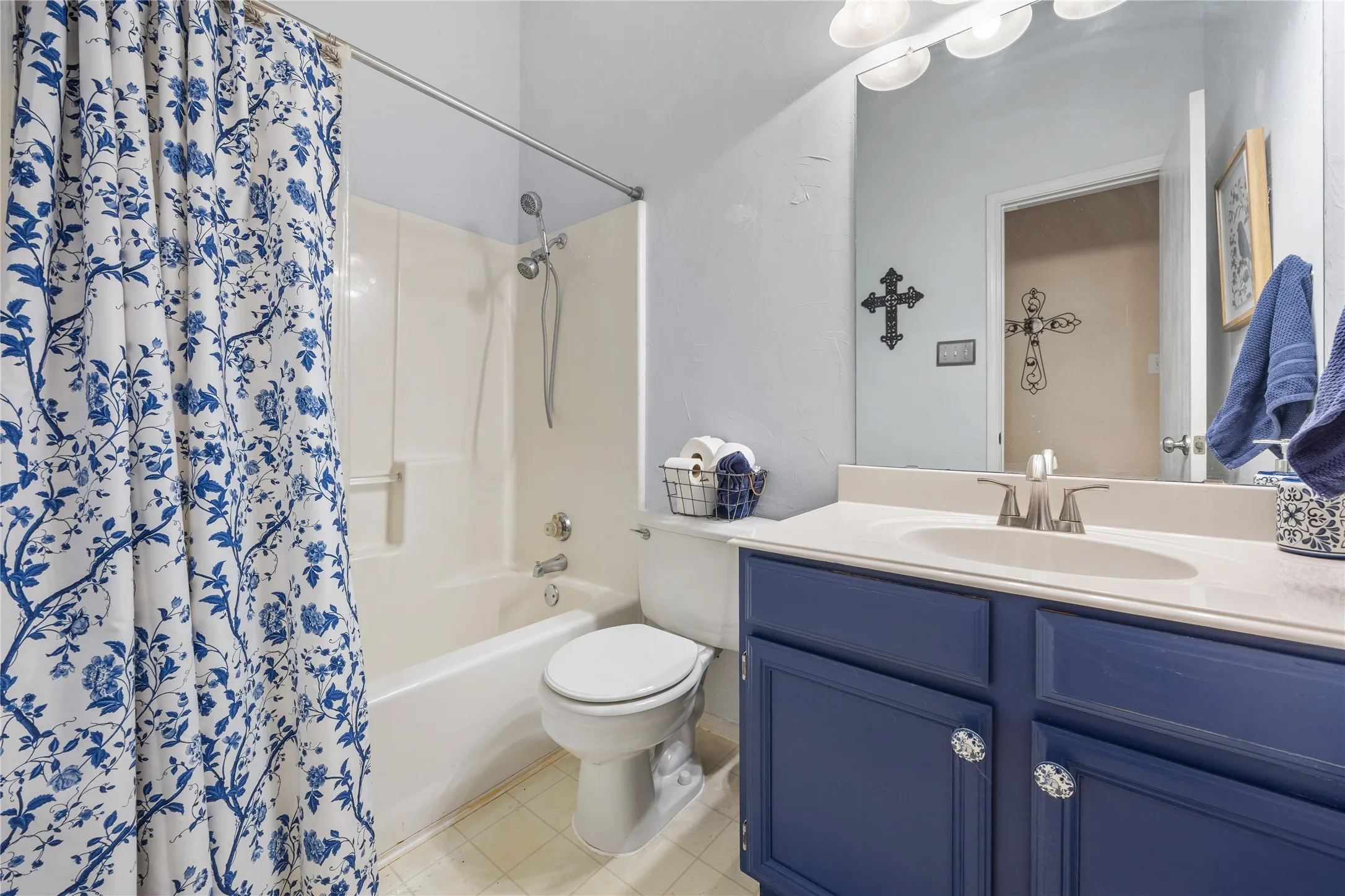 Single Family Residence For Sale in Tarrant County , 6712 Braeview Drive, Fort Worth, Texas 76137, 4 Bedroom, 2 Bathroom, 2 Garage spaces, 2,186 Sqft, built in 1996, mls#21395841, Real Estate Agent in Fort Worth, Homes For Sale in Tarrant county, Homes For Sale in Fort Worth, Realtor in Fort Worth Texas, Real Estate Brokerage Independent Realty Texas, Luminita Cordes Realtor