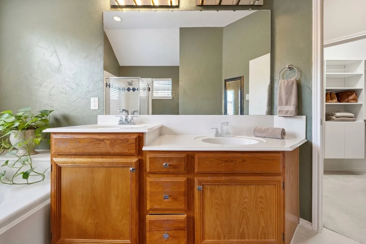 Single Family Residence For Sale in Tarrant County , 6712 Braeview Drive, Fort Worth, Texas 76137, 4 Bedroom, 2 Bathroom, 2 Garage spaces, 2,186 Sqft, built in 1996, mls#21395841, Real Estate Agent in Fort Worth, Homes For Sale in Tarrant county, Homes For Sale in Fort Worth, Realtor in Fort Worth Texas, Real Estate Brokerage Independent Realty Texas, Luminita Cordes Realtor