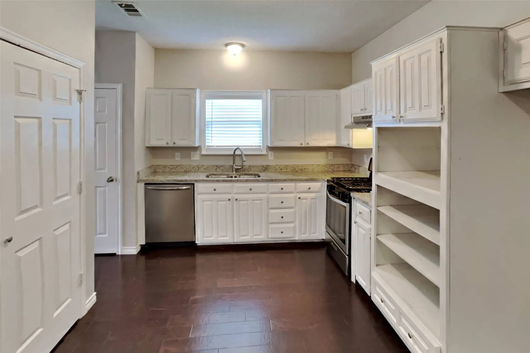 Single Family Residence For Rent in Collin County , 811 Rockefeller Lane, Allen, Texas 75002, 4 Bedroom, 3 Bathroom, 2 Garage spaces, 1,996 Sqft, built in 1994, mls#21395836, Real Estate Agent in Allen, Homes For Rent in Collin county, Homes For Rent in Allen, Realtor in Allen Texas, Real Estate Brokerage Independent Realty Texas, Luminita Cordes Realtor