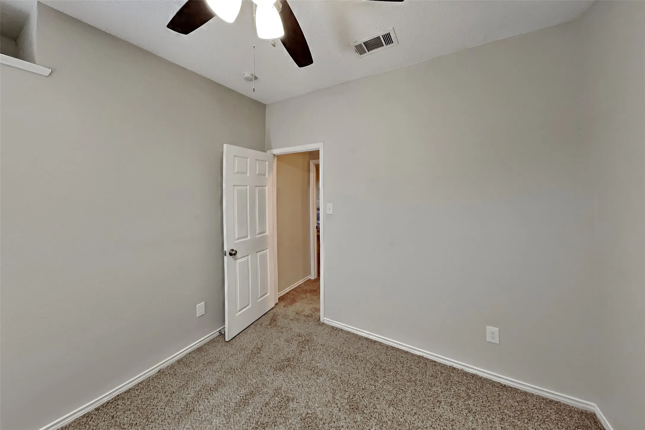 Single Family Residence For Rent in Collin County , 811 Rockefeller Lane, Allen, Texas 75002, 4 Bedroom, 3 Bathroom, 2 Garage spaces, 1,996 Sqft, built in 1994, mls#21395836, Real Estate Agent in Allen, Homes For Rent in Collin county, Homes For Rent in Allen, Realtor in Allen Texas, Real Estate Brokerage Independent Realty Texas, Luminita Cordes Realtor