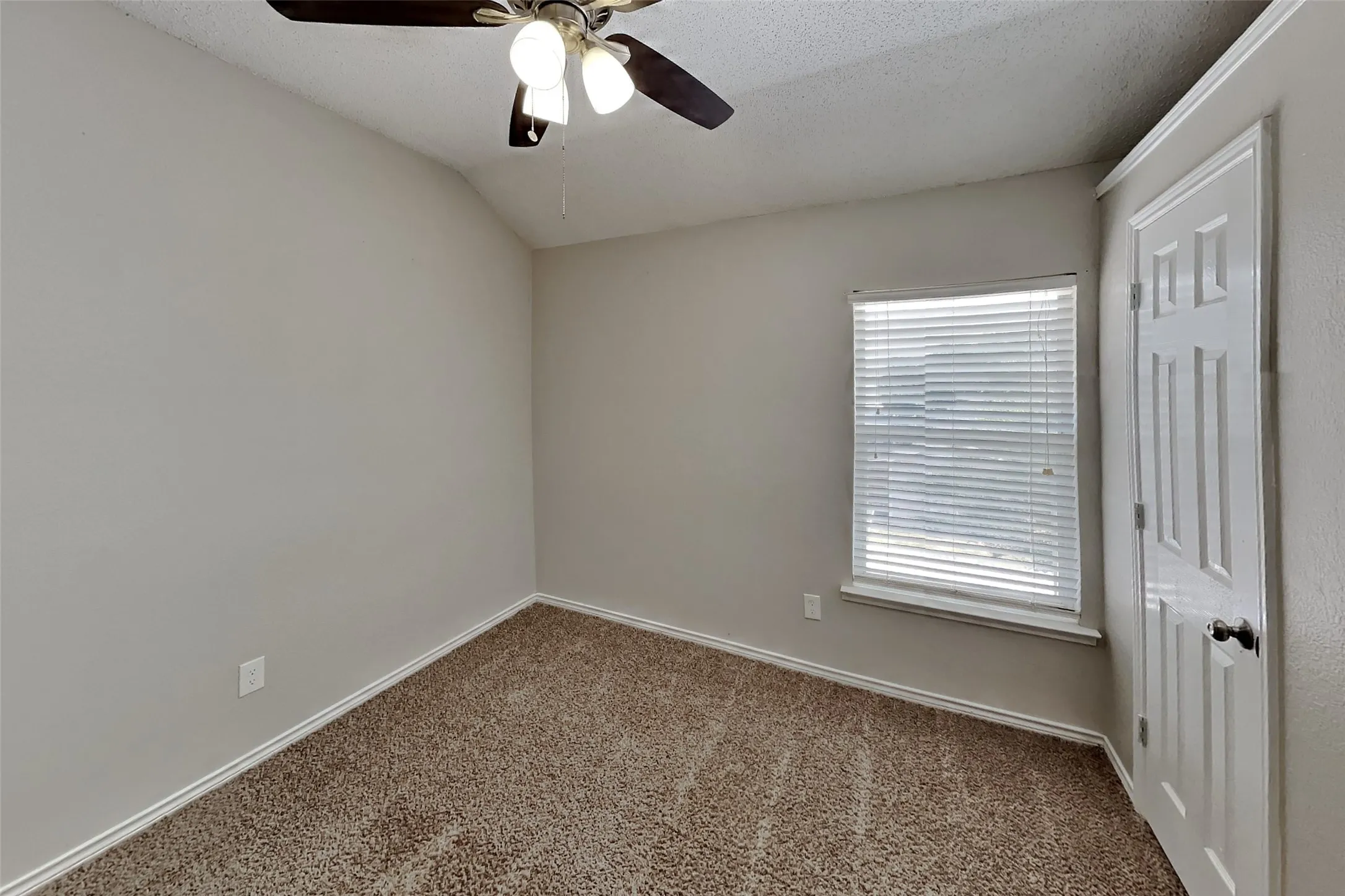 Single Family Residence For Rent in Collin County , 811 Rockefeller Lane, Allen, Texas 75002, 4 Bedroom, 3 Bathroom, 2 Garage spaces, 1,996 Sqft, built in 1994, mls#21395836, Real Estate Agent in Allen, Homes For Rent in Collin county, Homes For Rent in Allen, Realtor in Allen Texas, Real Estate Brokerage Independent Realty Texas, Luminita Cordes Realtor