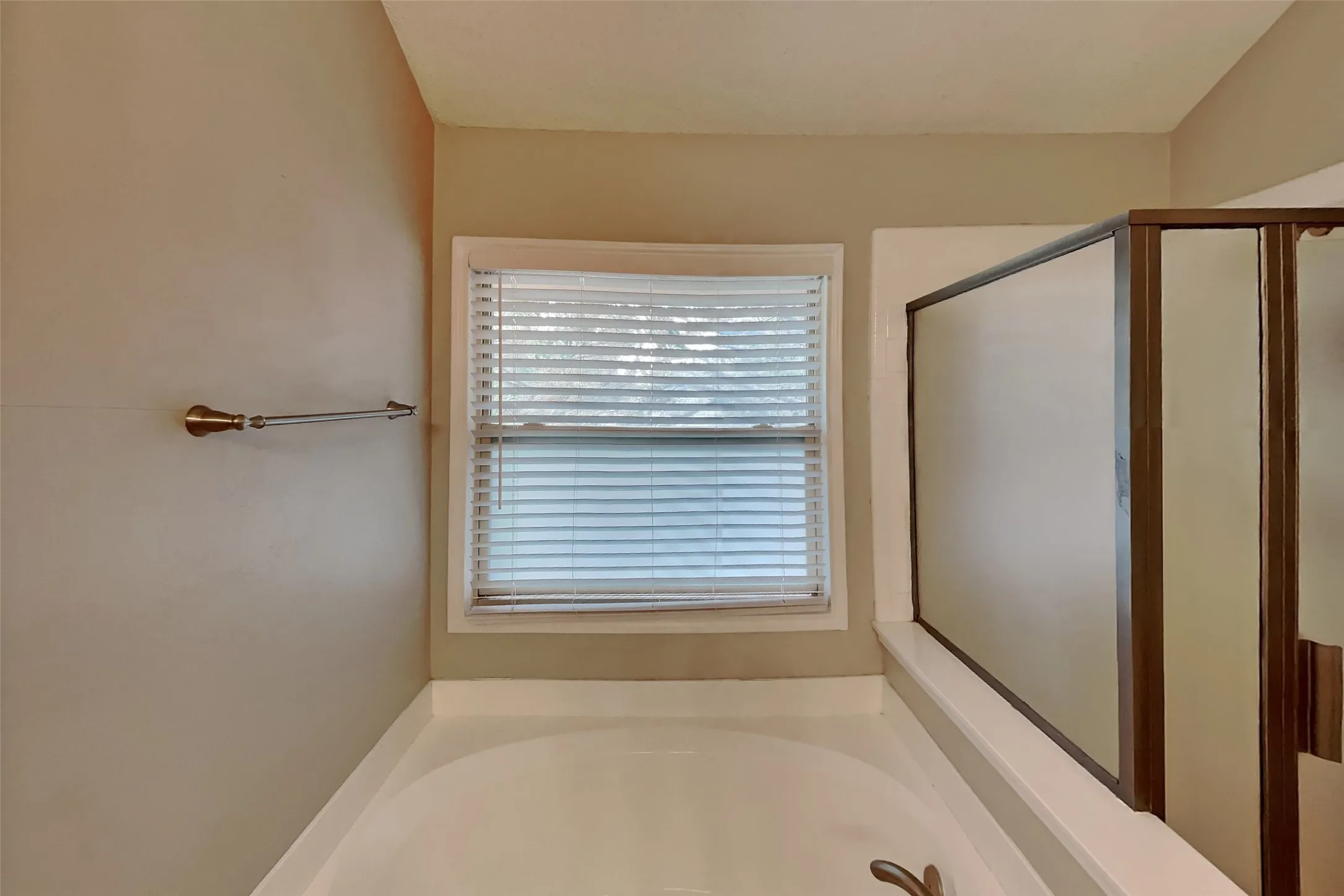 Single Family Residence For Rent in Collin County , 811 Rockefeller Lane, Allen, Texas 75002, 4 Bedroom, 3 Bathroom, 2 Garage spaces, 1,996 Sqft, built in 1994, mls#21395836, Real Estate Agent in Allen, Homes For Rent in Collin county, Homes For Rent in Allen, Realtor in Allen Texas, Real Estate Brokerage Independent Realty Texas, Luminita Cordes Realtor