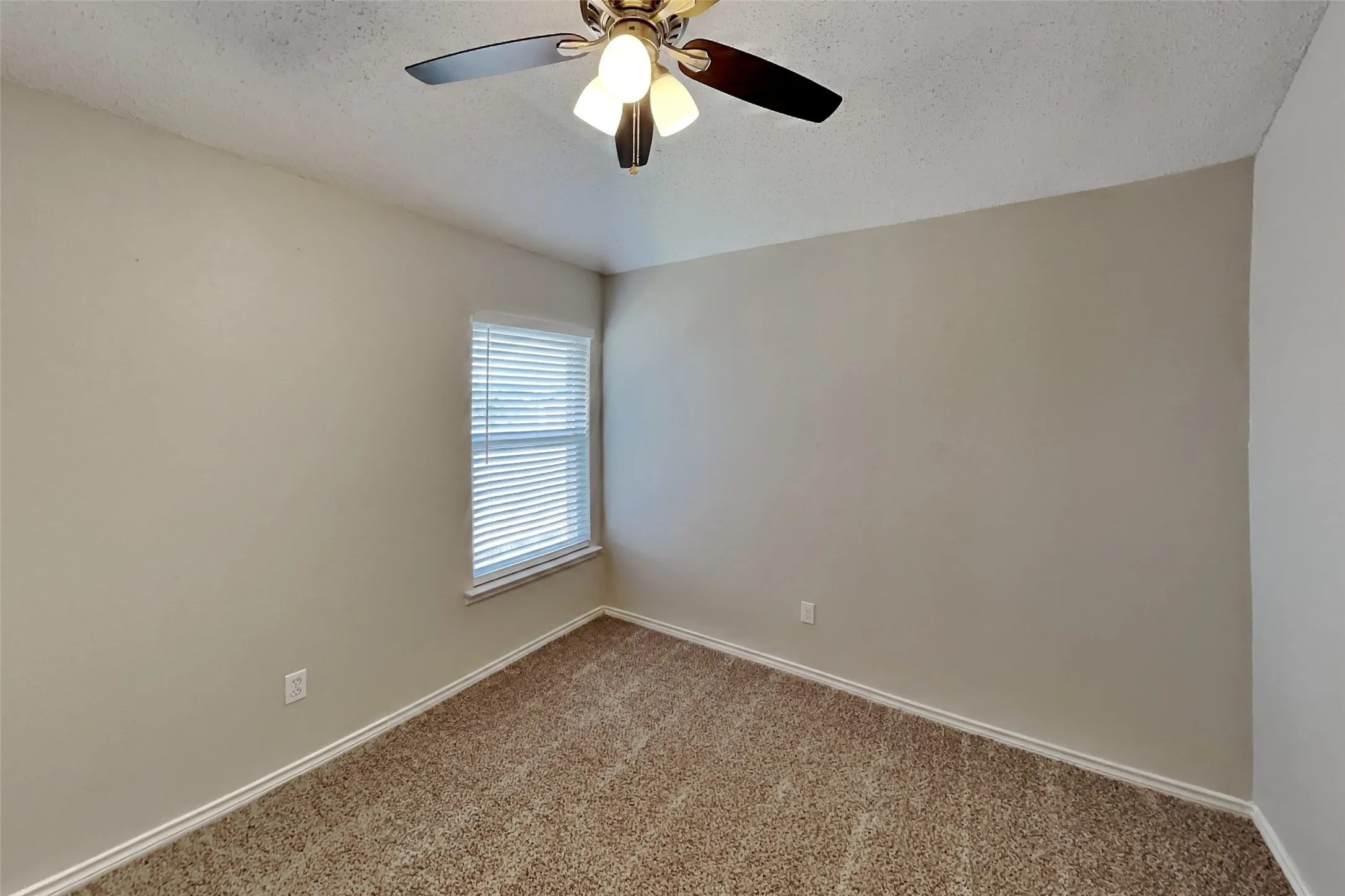 Single Family Residence For Rent in Collin County , 811 Rockefeller Lane, Allen, Texas 75002, 4 Bedroom, 3 Bathroom, 2 Garage spaces, 1,996 Sqft, built in 1994, mls#21395836, Real Estate Agent in Allen, Homes For Rent in Collin county, Homes For Rent in Allen, Realtor in Allen Texas, Real Estate Brokerage Independent Realty Texas, Luminita Cordes Realtor