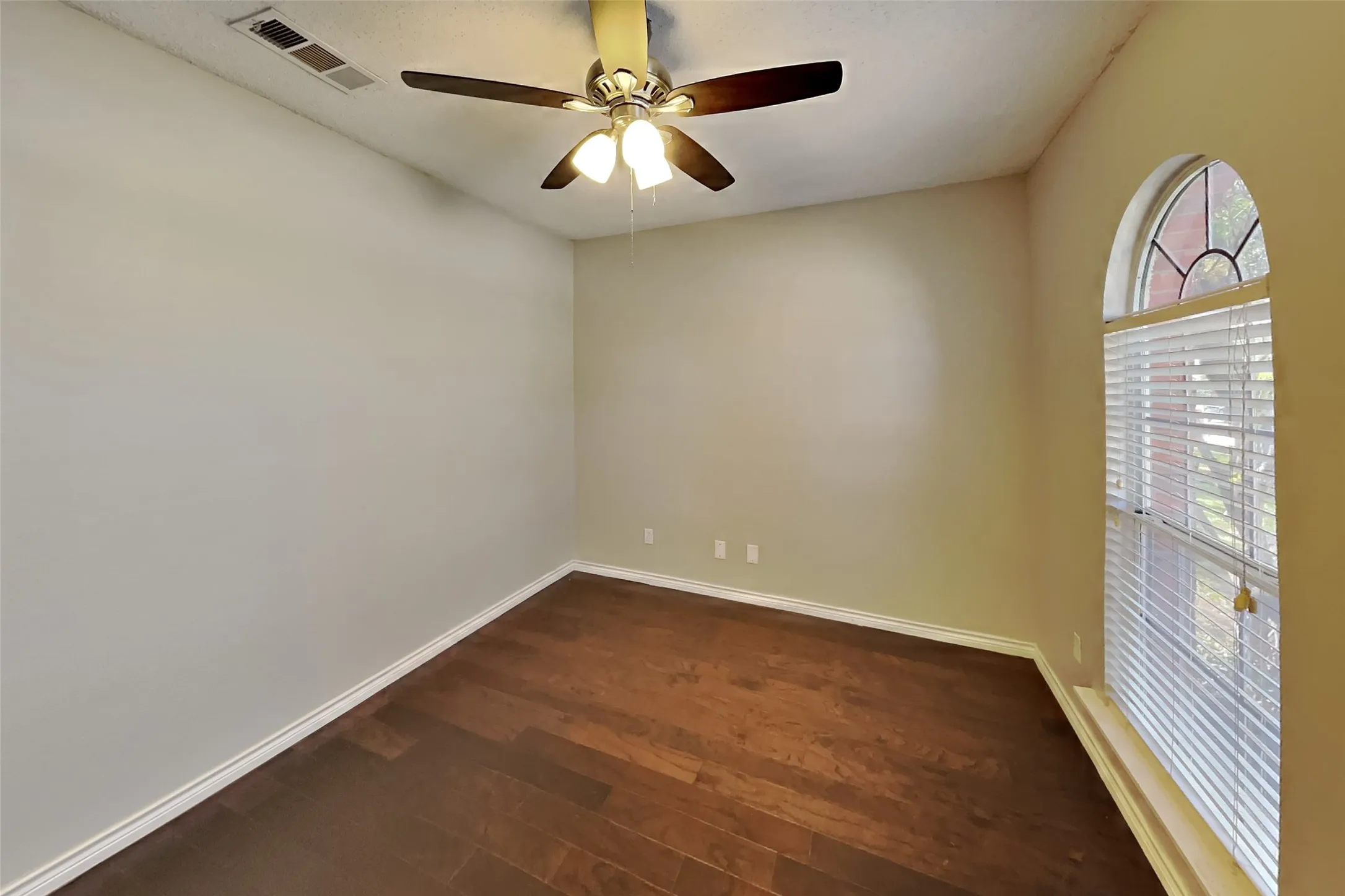 Single Family Residence For Rent in Collin County , 811 Rockefeller Lane, Allen, Texas 75002, 4 Bedroom, 3 Bathroom, 2 Garage spaces, 1,996 Sqft, built in 1994, mls#21395836, Real Estate Agent in Allen, Homes For Rent in Collin county, Homes For Rent in Allen, Realtor in Allen Texas, Real Estate Brokerage Independent Realty Texas, Luminita Cordes Realtor
