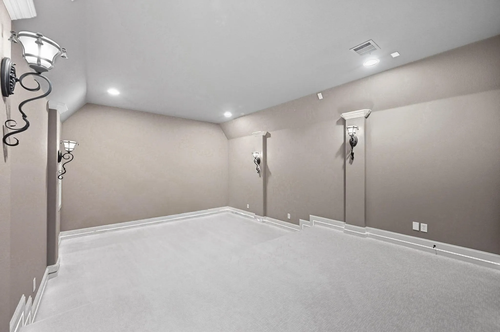 Single Family Residence For Sale in Denton County , 4141 High Road, Flower Mound, Texas 75022, 5 Bedroom, 6 Bathroom, 4 Garage spaces, 5,502 Sqft, built in 2005, mls#21392070, Real Estate Agent in Flower Mound, Homes For Sale in Denton county, Homes For Sale in Flower Mound, Realtor in Flower Mound Texas, Real Estate Brokerage Independent Realty Texas, Luminita Cordes Realtor