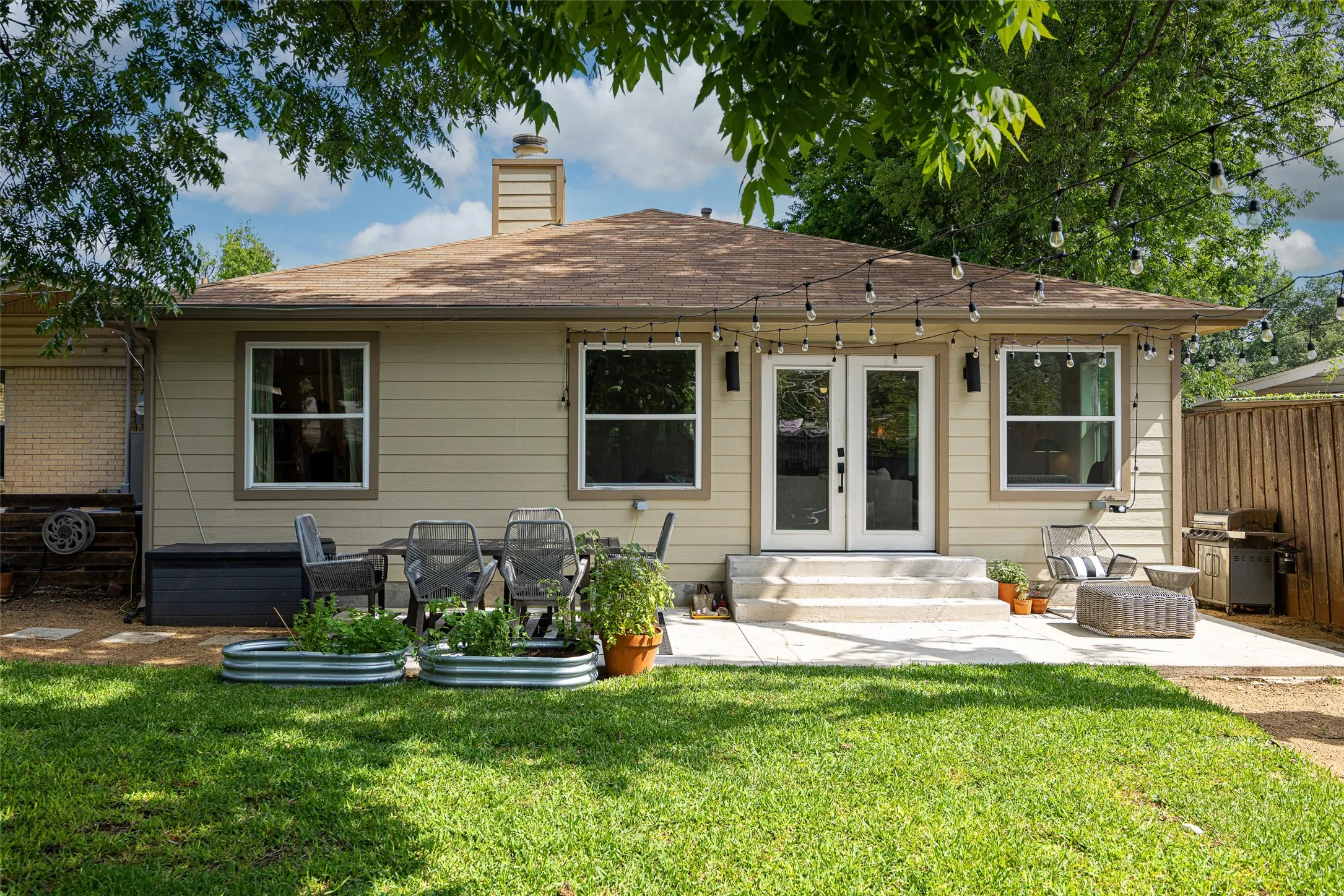 Single Family Residence For Sale in Dallas County , 11207 Sinclair Avenue, Dallas, Texas 75218, 3 Bedroom, 2 Bathroom, 1 Garage spaces, 2,095 Sqft, built in 1955, mls#21395843, Real Estate Agent in Dallas, Homes For Sale in Dallas county, Homes For Sale in Dallas, Realtor in Dallas Texas, Real Estate Brokerage Independent Realty Texas, Luminita Cordes Realtor