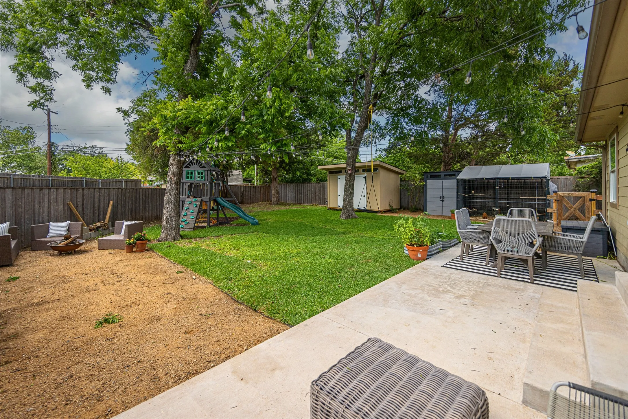 Single Family Residence For Sale in Dallas County , 11207 Sinclair Avenue, Dallas, Texas 75218, 3 Bedroom, 2 Bathroom, 1 Garage spaces, 2,095 Sqft, built in 1955, mls#21395843, Real Estate Agent in Dallas, Homes For Sale in Dallas county, Homes For Sale in Dallas, Realtor in Dallas Texas, Real Estate Brokerage Independent Realty Texas, Luminita Cordes Realtor