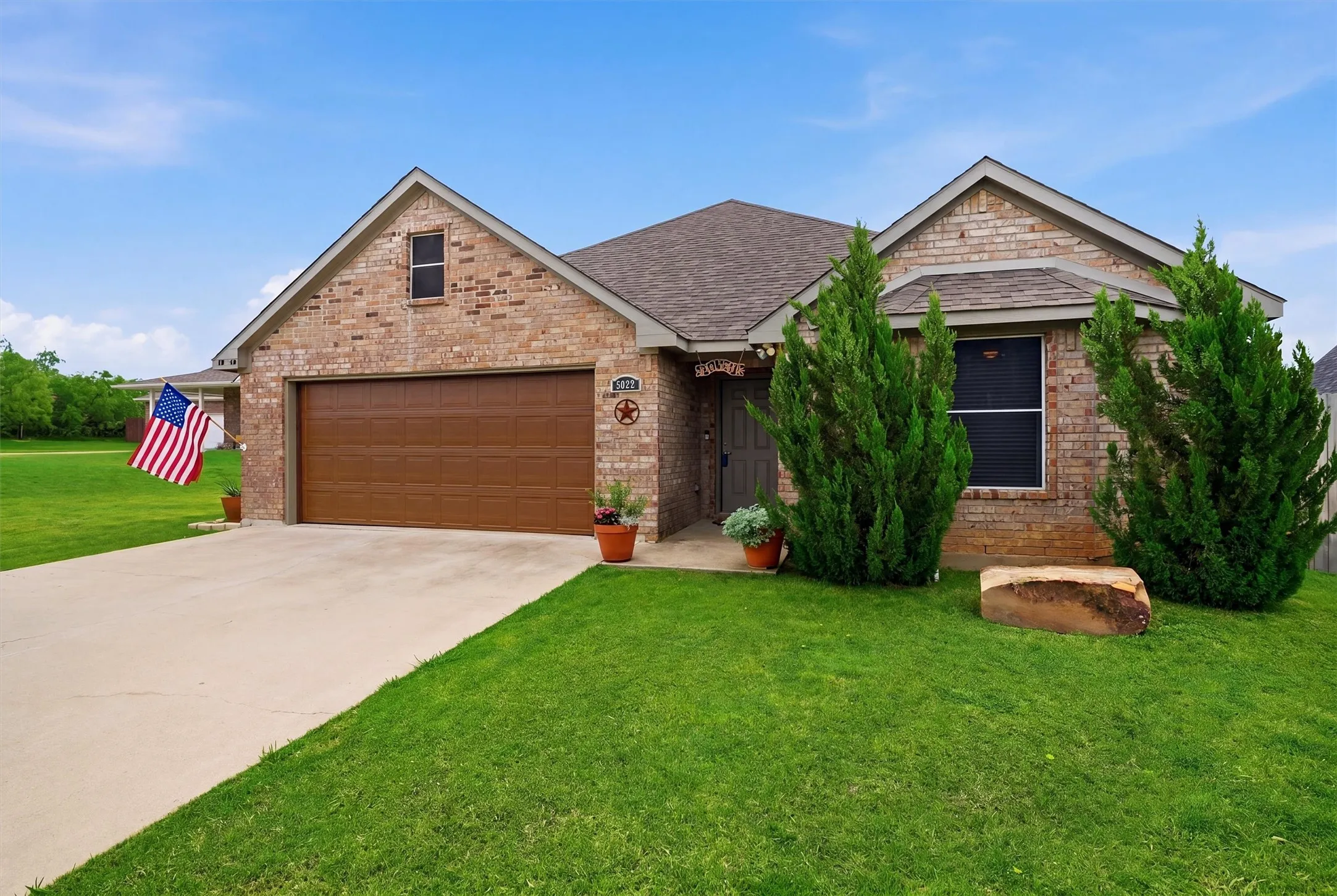 Single Family Residence For Sale in Grayson County , 5022 Mesquite Ridge Trail, Sherman, Texas 75092, 3 Bedroom, 2 Bathroom, 2 Garage spaces, 1,494 Sqft, built in 2016, mls#21395853, Real Estate Agent in Sherman, Homes For Sale in Grayson county, Homes For Sale in Sherman, Realtor in Sherman Texas, Real Estate Brokerage Independent Realty Texas, Luminita Cordes Realtor