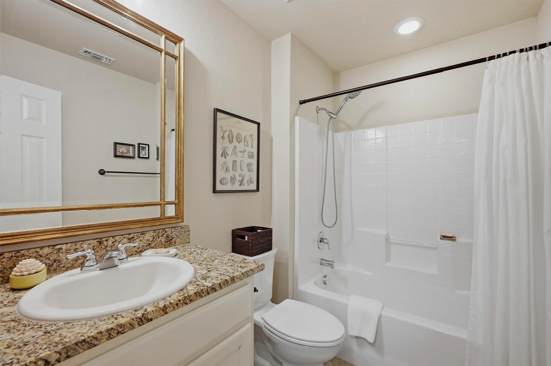 Single Family Residence For Sale in Grayson County , 5022 Mesquite Ridge Trail, Sherman, Texas 75092, 3 Bedroom, 2 Bathroom, 2 Garage spaces, 1,494 Sqft, built in 2016, mls#21395853, Real Estate Agent in Sherman, Homes For Sale in Grayson county, Homes For Sale in Sherman, Realtor in Sherman Texas, Real Estate Brokerage Independent Realty Texas, Luminita Cordes Realtor