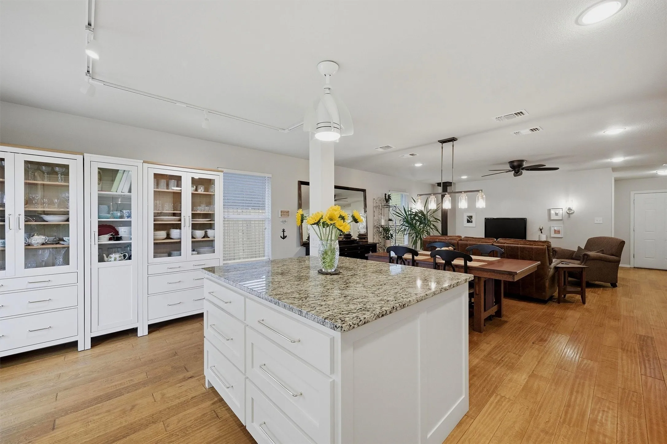 Single Family Residence For Sale in Grayson County , 5022 Mesquite Ridge Trail, Sherman, Texas 75092, 3 Bedroom, 2 Bathroom, 2 Garage spaces, 1,494 Sqft, built in 2016, mls#21395853, Real Estate Agent in Sherman, Homes For Sale in Grayson county, Homes For Sale in Sherman, Realtor in Sherman Texas, Real Estate Brokerage Independent Realty Texas, Luminita Cordes Realtor