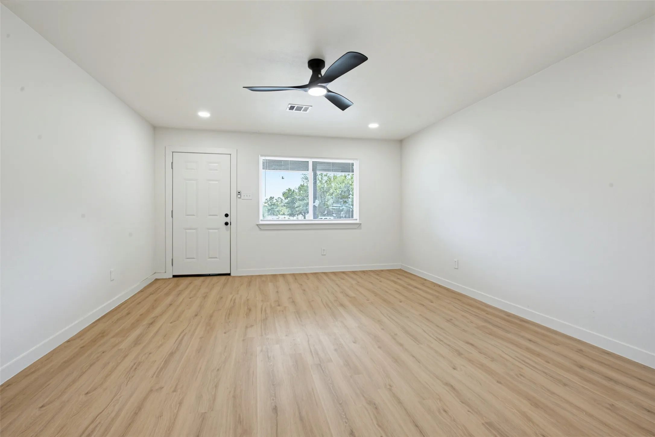 Duplex For Sale in Dallas County , 418 Dawson Circle, Grand Prairie, Texas 75051, 6 Bedroom, 4 Bathroom, 4 Garage spaces, 0 Sqft, built in 1954, mls#21390636, Real Estate Agent in Grand Prairie, Homes For Sale in Dallas county, Homes For Sale in Grand Prairie, Realtor in Grand Prairie Texas, Real Estate Brokerage Independent Realty Texas, Luminita Cordes Realtor