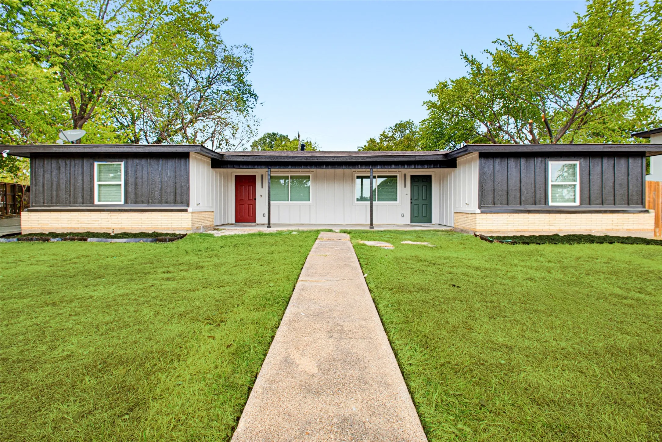 Duplex For Sale in Dallas County , 418 Dawson Circle, Grand Prairie, Texas 75051, 6 Bedroom, 4 Bathroom, 4 Garage spaces, 0 Sqft, built in 1954, mls#21390636, Real Estate Agent in Grand Prairie, Homes For Sale in Dallas county, Homes For Sale in Grand Prairie, Realtor in Grand Prairie Texas, Real Estate Brokerage Independent Realty Texas, Luminita Cordes Realtor