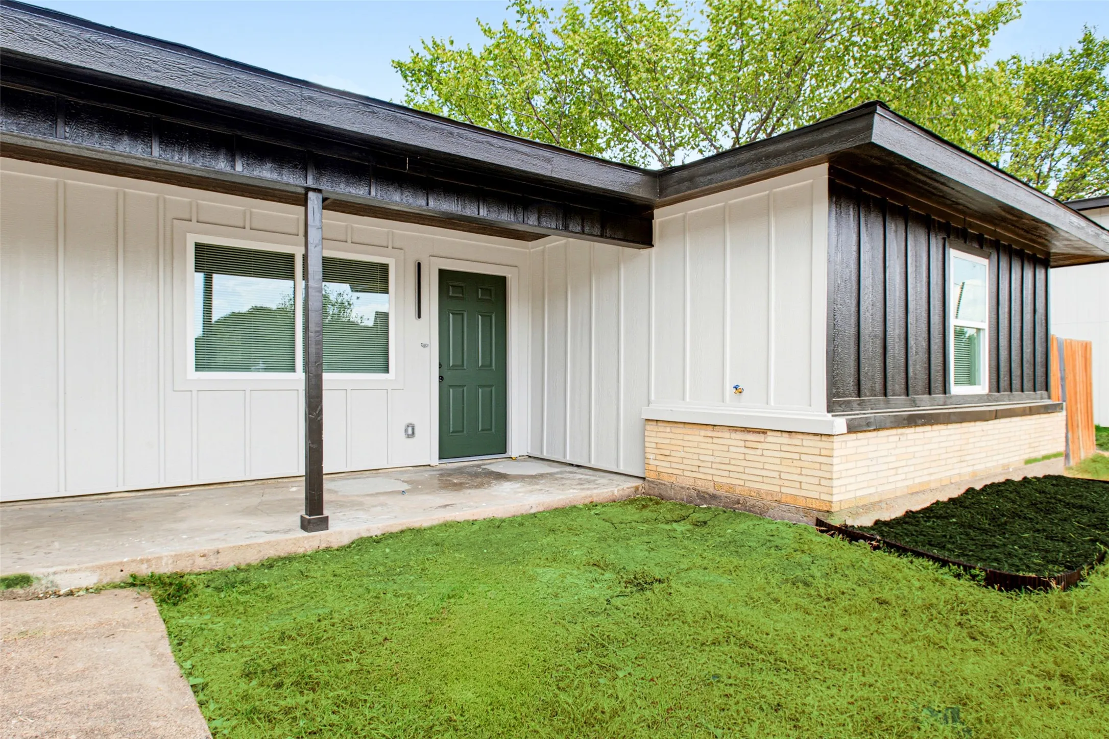 Duplex For Sale in Dallas County , 418 Dawson Circle, Grand Prairie, Texas 75051, 6 Bedroom, 4 Bathroom, 4 Garage spaces, 0 Sqft, built in 1954, mls#21390636, Real Estate Agent in Grand Prairie, Homes For Sale in Dallas county, Homes For Sale in Grand Prairie, Realtor in Grand Prairie Texas, Real Estate Brokerage Independent Realty Texas, Luminita Cordes Realtor