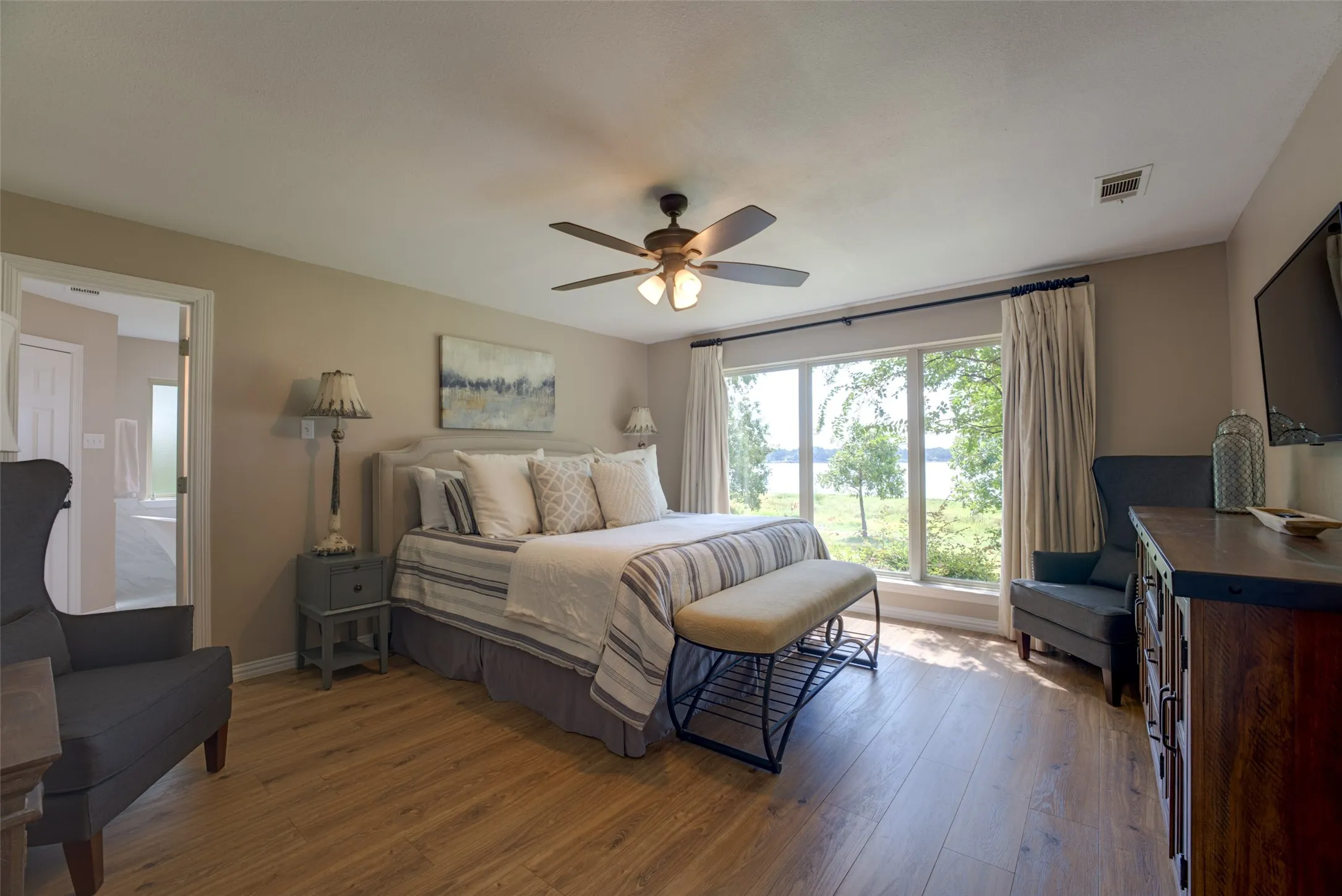 Single Family Residence For Sale in Henderson County , 103 Imperial Drive, Mabank, Texas 75156, 4 Bedroom, 3 Bathroom, 2 Garage spaces, 2,534 Sqft, built in 1994, mls#21393234, Real Estate Agent in Mabank, Homes For Sale in Henderson county, Homes For Sale in Mabank, Realtor in Mabank Texas, Real Estate Brokerage Independent Realty Texas, Luminita Cordes Realtor