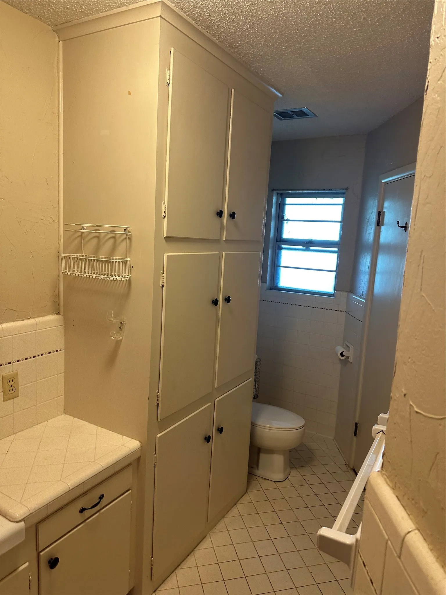 Single Family Residence For Rent in Tarrant County , 1061 Boaz Road, Fort Worth, Texas 76052, 5 Bedroom, 4 Bathroom, 3 Garage spaces, 3,252 Sqft, built in 1958, mls#21395857, Real Estate Agent in Fort Worth, Homes For Rent in Tarrant county, Homes For Rent in Fort Worth, Realtor in Fort Worth Texas, Real Estate Brokerage Independent Realty Texas, Luminita Cordes Realtor