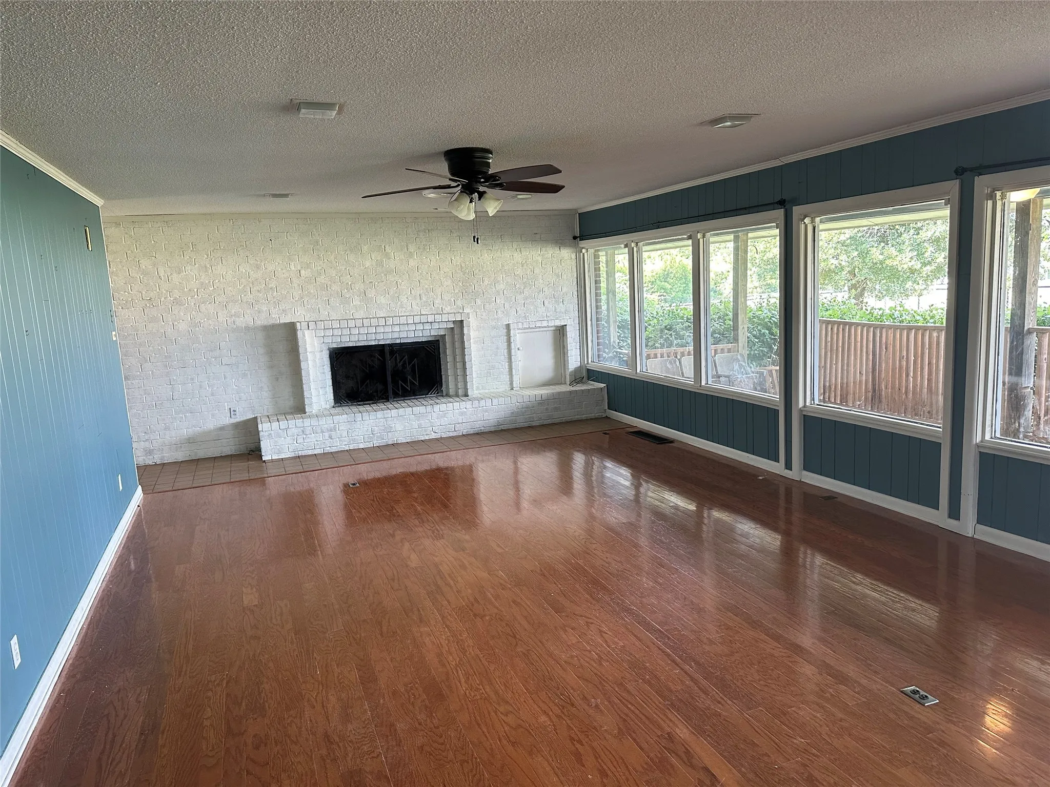 Single Family Residence For Rent in Tarrant County , 1061 Boaz Road, Fort Worth, Texas 76052, 5 Bedroom, 4 Bathroom, 3 Garage spaces, 3,252 Sqft, built in 1958, mls#21395857, Real Estate Agent in Fort Worth, Homes For Rent in Tarrant county, Homes For Rent in Fort Worth, Realtor in Fort Worth Texas, Real Estate Brokerage Independent Realty Texas, Luminita Cordes Realtor