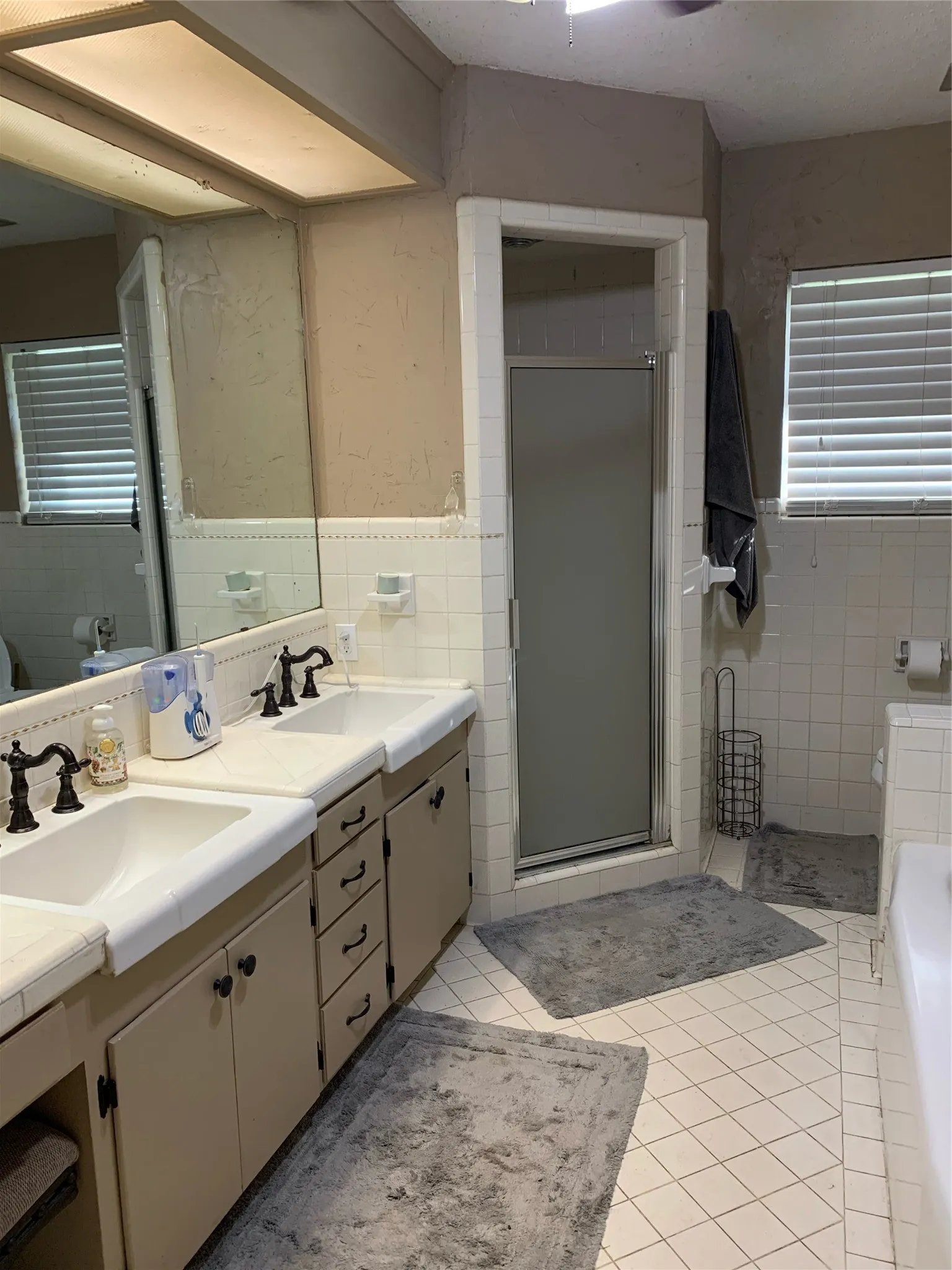Single Family Residence For Rent in Tarrant County , 1061 Boaz Road, Fort Worth, Texas 76052, 5 Bedroom, 4 Bathroom, 3 Garage spaces, 3,252 Sqft, built in 1958, mls#21395857, Real Estate Agent in Fort Worth, Homes For Rent in Tarrant county, Homes For Rent in Fort Worth, Realtor in Fort Worth Texas, Real Estate Brokerage Independent Realty Texas, Luminita Cordes Realtor