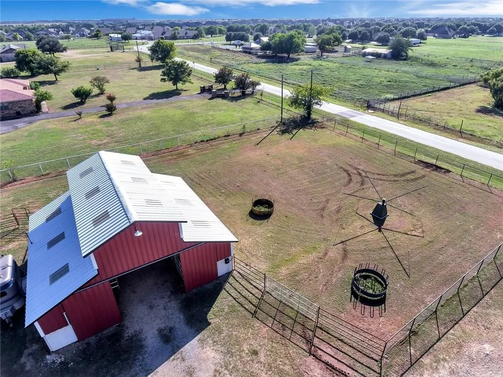 Single Family Residence For Rent in Tarrant County , 1061 Boaz Road, Fort Worth, Texas 76052, 5 Bedroom, 4 Bathroom, 3 Garage spaces, 3,252 Sqft, built in 1958, mls#21395857, Real Estate Agent in Fort Worth, Homes For Rent in Tarrant county, Homes For Rent in Fort Worth, Realtor in Fort Worth Texas, Real Estate Brokerage Independent Realty Texas, Luminita Cordes Realtor