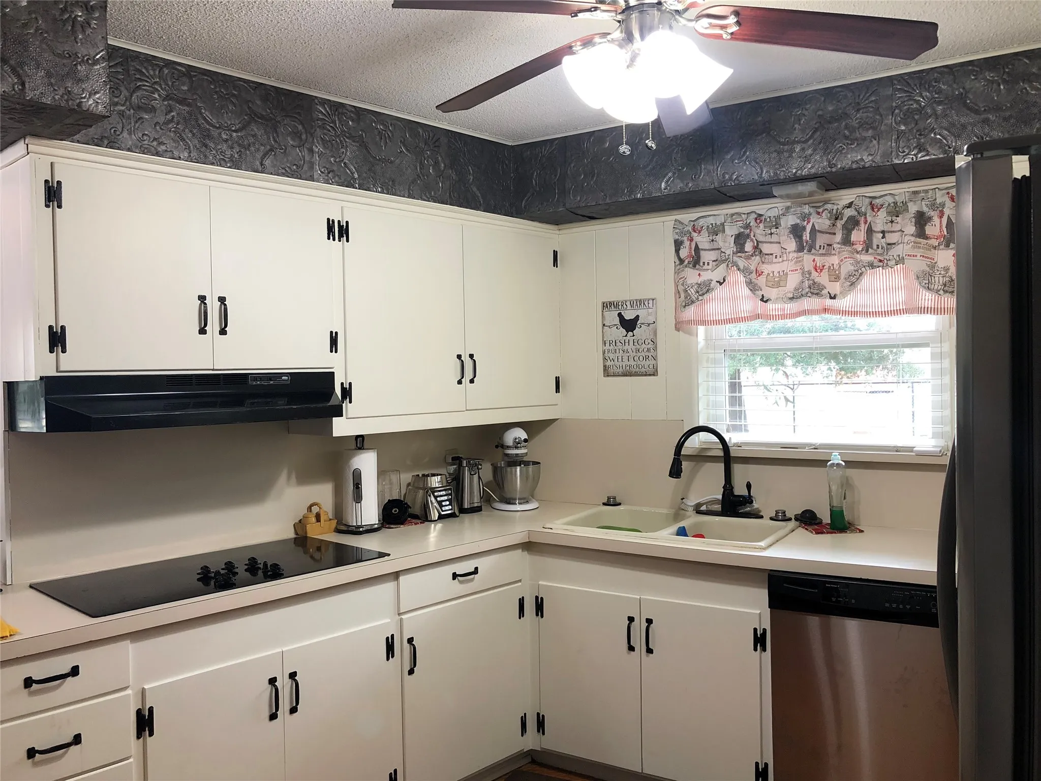 Single Family Residence For Rent in Tarrant County , 1061 Boaz Road, Fort Worth, Texas 76052, 5 Bedroom, 4 Bathroom, 3 Garage spaces, 3,252 Sqft, built in 1958, mls#21395857, Real Estate Agent in Fort Worth, Homes For Rent in Tarrant county, Homes For Rent in Fort Worth, Realtor in Fort Worth Texas, Real Estate Brokerage Independent Realty Texas, Luminita Cordes Realtor