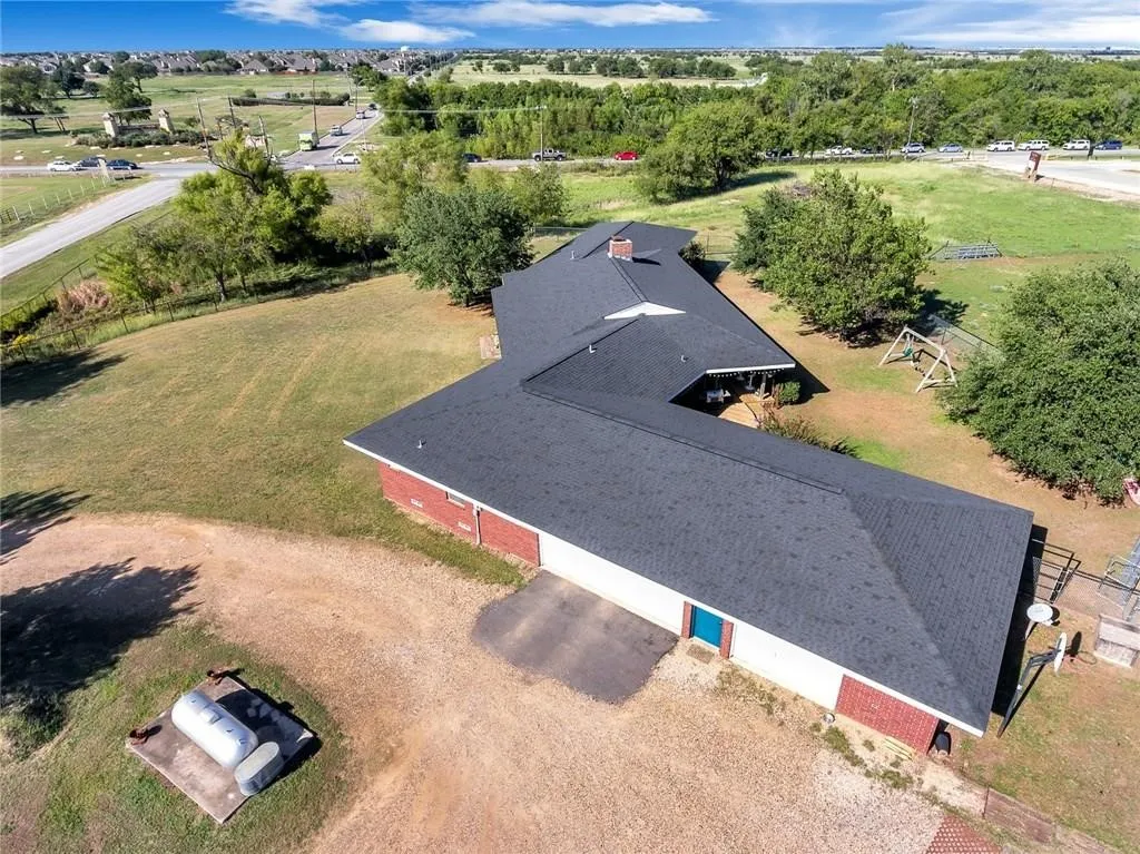 Single Family Residence For Rent in Tarrant County , 1061 Boaz Road, Fort Worth, Texas 76052, 5 Bedroom, 4 Bathroom, 3 Garage spaces, 3,252 Sqft, built in 1958, mls#21395857, Real Estate Agent in Fort Worth, Homes For Rent in Tarrant county, Homes For Rent in Fort Worth, Realtor in Fort Worth Texas, Real Estate Brokerage Independent Realty Texas, Luminita Cordes Realtor