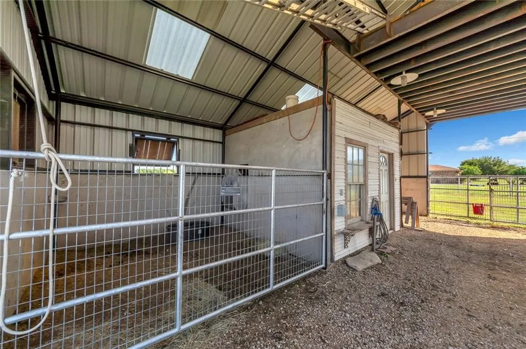 Single Family Residence For Rent in Tarrant County , 1061 Boaz Road, Fort Worth, Texas 76052, 5 Bedroom, 4 Bathroom, 3 Garage spaces, 3,252 Sqft, built in 1958, mls#21395857, Real Estate Agent in Fort Worth, Homes For Rent in Tarrant county, Homes For Rent in Fort Worth, Realtor in Fort Worth Texas, Real Estate Brokerage Independent Realty Texas, Luminita Cordes Realtor