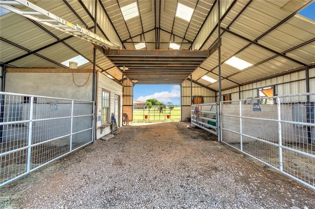 Single Family Residence For Rent in Tarrant County , 1061 Boaz Road, Fort Worth, Texas 76052, 5 Bedroom, 4 Bathroom, 3 Garage spaces, 3,252 Sqft, built in 1958, mls#21395857, Real Estate Agent in Fort Worth, Homes For Rent in Tarrant county, Homes For Rent in Fort Worth, Realtor in Fort Worth Texas, Real Estate Brokerage Independent Realty Texas, Luminita Cordes Realtor