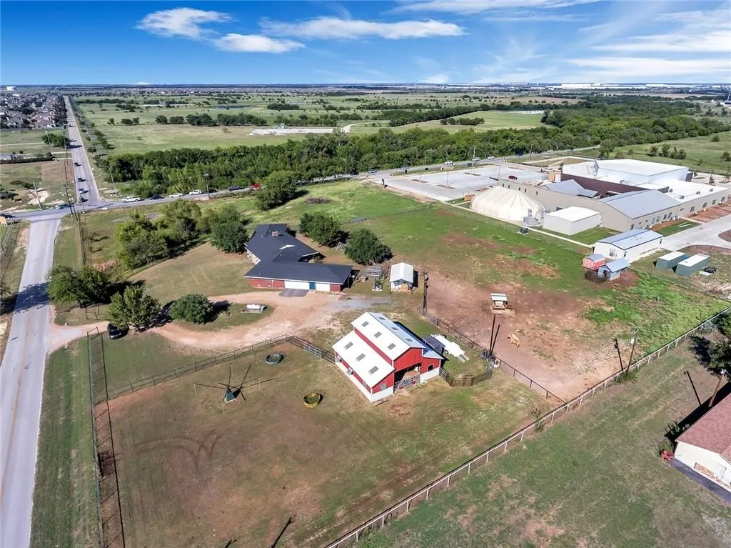 Single Family Residence For Rent in Tarrant County , 1061 Boaz Road, Fort Worth, Texas 76052, 5 Bedroom, 4 Bathroom, 3 Garage spaces, 3,252 Sqft, built in 1958, mls#21395857, Real Estate Agent in Fort Worth, Homes For Rent in Tarrant county, Homes For Rent in Fort Worth, Realtor in Fort Worth Texas, Real Estate Brokerage Independent Realty Texas, Luminita Cordes Realtor