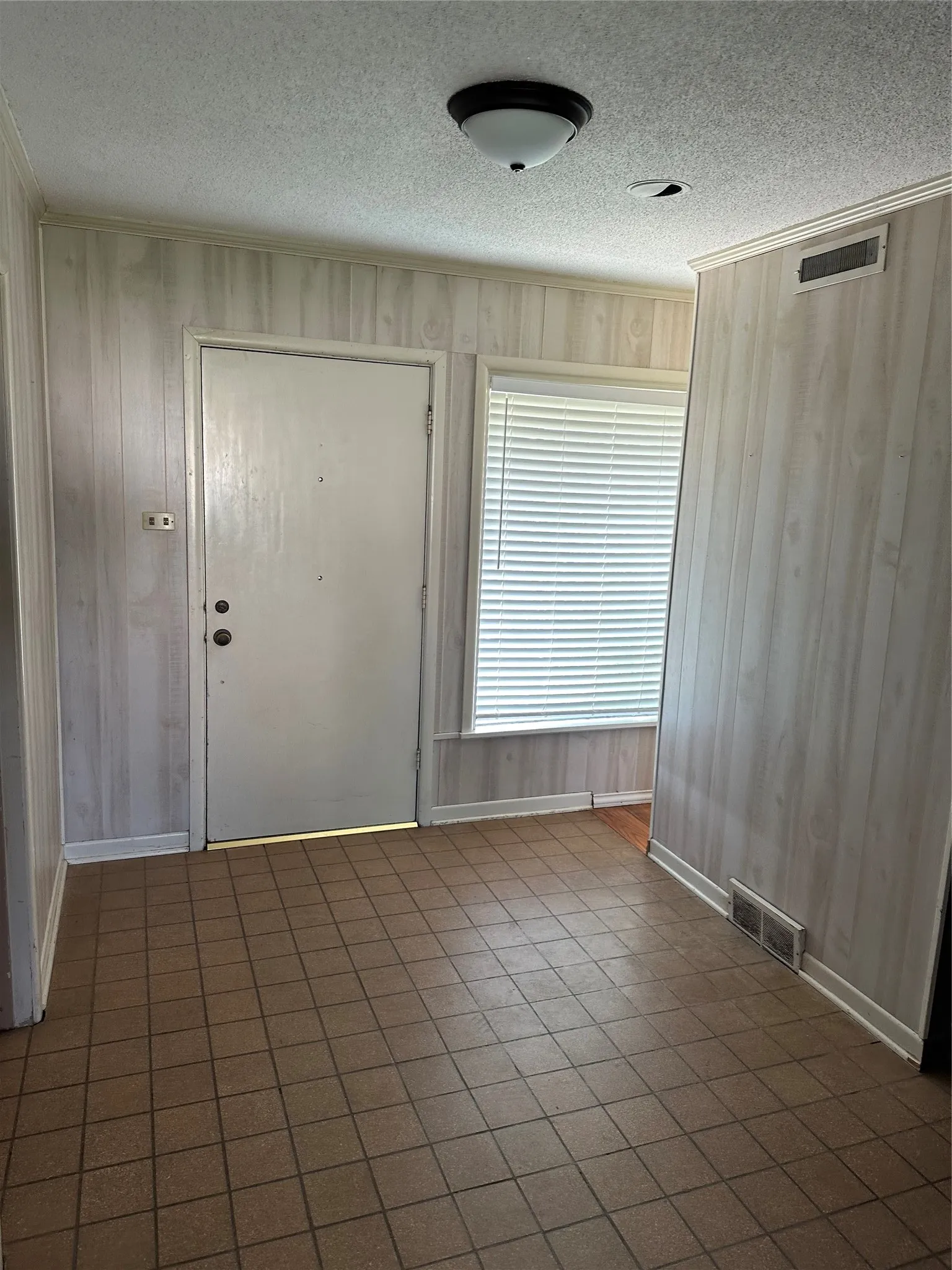 Single Family Residence For Rent in Tarrant County , 1061 Boaz Road, Fort Worth, Texas 76052, 5 Bedroom, 4 Bathroom, 3 Garage spaces, 3,252 Sqft, built in 1958, mls#21395857, Real Estate Agent in Fort Worth, Homes For Rent in Tarrant county, Homes For Rent in Fort Worth, Realtor in Fort Worth Texas, Real Estate Brokerage Independent Realty Texas, Luminita Cordes Realtor