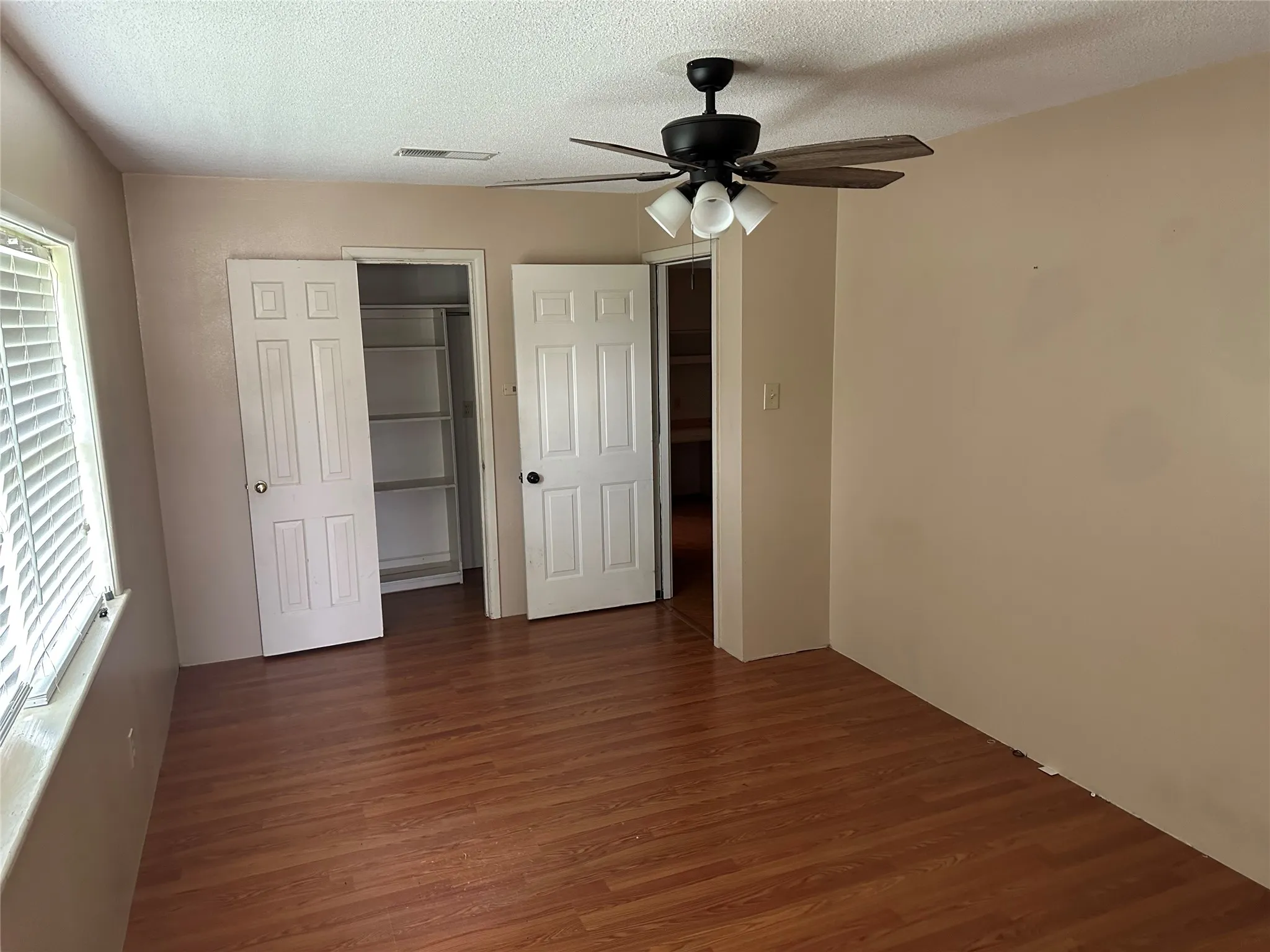 Single Family Residence For Rent in Tarrant County , 1061 Boaz Road, Fort Worth, Texas 76052, 5 Bedroom, 4 Bathroom, 3 Garage spaces, 3,252 Sqft, built in 1958, mls#21395857, Real Estate Agent in Fort Worth, Homes For Rent in Tarrant county, Homes For Rent in Fort Worth, Realtor in Fort Worth Texas, Real Estate Brokerage Independent Realty Texas, Luminita Cordes Realtor