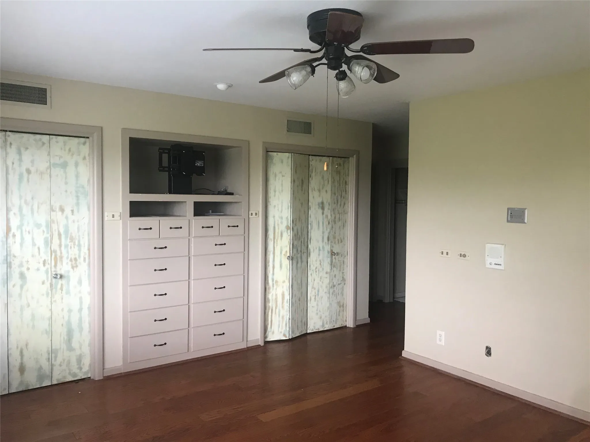 Single Family Residence For Rent in Tarrant County , 1061 Boaz Road, Fort Worth, Texas 76052, 5 Bedroom, 4 Bathroom, 3 Garage spaces, 3,252 Sqft, built in 1958, mls#21395857, Real Estate Agent in Fort Worth, Homes For Rent in Tarrant county, Homes For Rent in Fort Worth, Realtor in Fort Worth Texas, Real Estate Brokerage Independent Realty Texas, Luminita Cordes Realtor