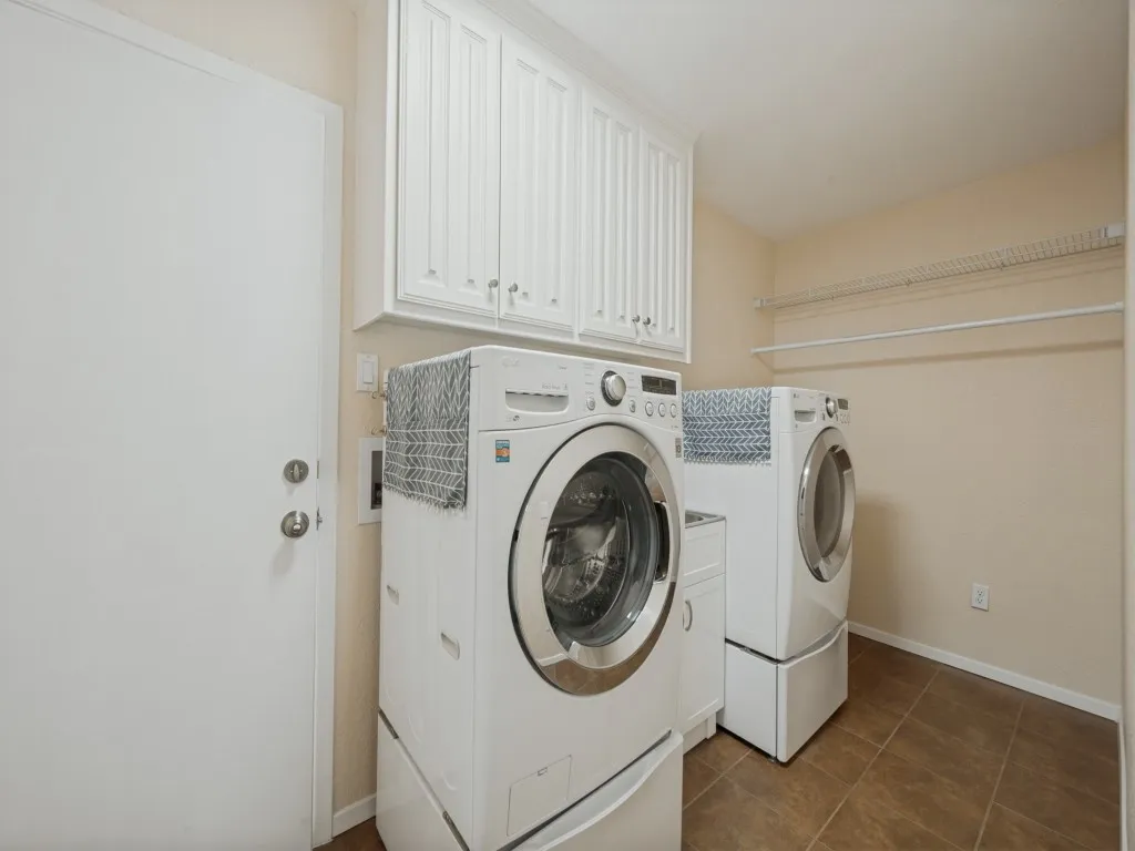 Single Family Residence For Sale in Tarrant County , 6316 Tosca Drive, Haltom City, Texas 76180, 3 Bedroom, 2 Bathroom, 2 Garage spaces, 2,025 Sqft, built in 1973, mls#21395123, Real Estate Agent in Haltom City, Homes For Sale in Tarrant county, Homes For Sale in Haltom City, Realtor in Haltom City Texas, Real Estate Brokerage Independent Realty Texas, Luminita Cordes Realtor