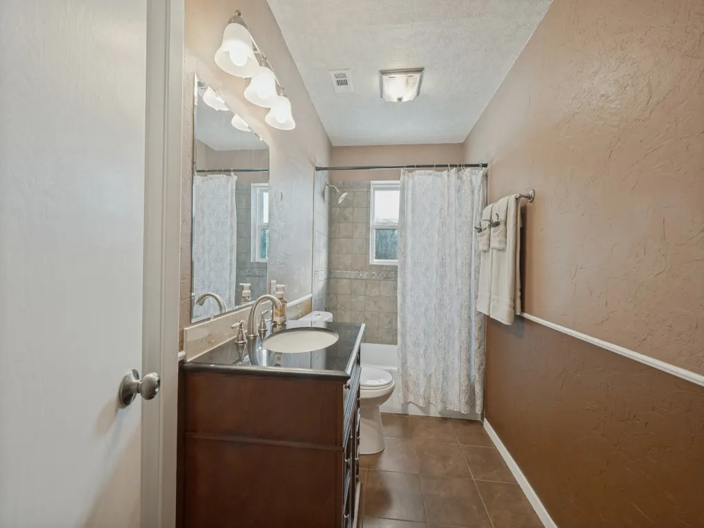 Single Family Residence For Sale in Tarrant County , 6316 Tosca Drive, Haltom City, Texas 76180, 3 Bedroom, 2 Bathroom, 2 Garage spaces, 2,025 Sqft, built in 1973, mls#21395123, Real Estate Agent in Haltom City, Homes For Sale in Tarrant county, Homes For Sale in Haltom City, Realtor in Haltom City Texas, Real Estate Brokerage Independent Realty Texas, Luminita Cordes Realtor