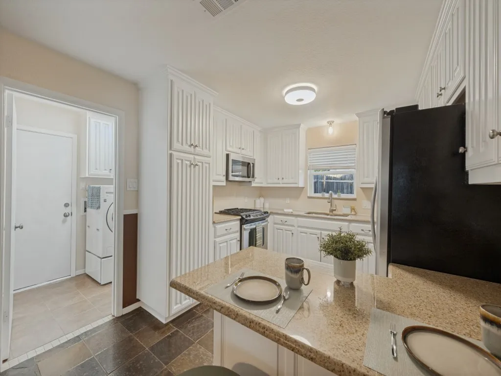 Single Family Residence For Sale in Tarrant County , 6316 Tosca Drive, Haltom City, Texas 76180, 3 Bedroom, 2 Bathroom, 2 Garage spaces, 2,025 Sqft, built in 1973, mls#21395123, Real Estate Agent in Haltom City, Homes For Sale in Tarrant county, Homes For Sale in Haltom City, Realtor in Haltom City Texas, Real Estate Brokerage Independent Realty Texas, Luminita Cordes Realtor
