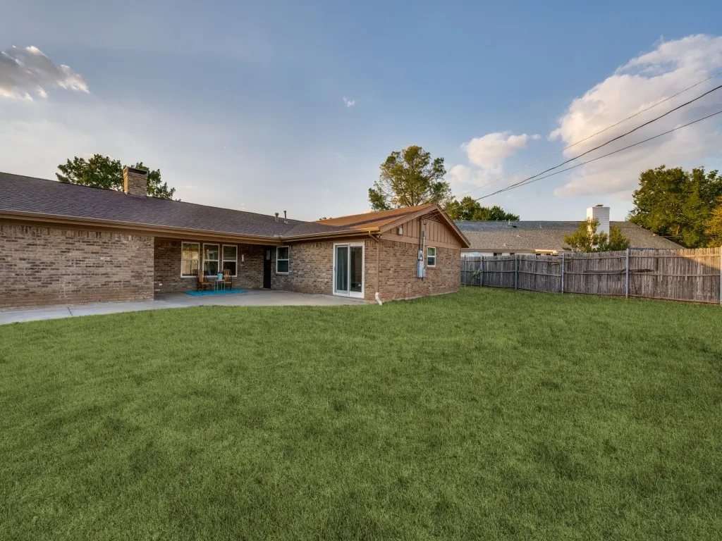 Single Family Residence For Sale in Tarrant County , 6316 Tosca Drive, Haltom City, Texas 76180, 3 Bedroom, 2 Bathroom, 2 Garage spaces, 2,025 Sqft, built in 1973, mls#21395123, Real Estate Agent in Haltom City, Homes For Sale in Tarrant county, Homes For Sale in Haltom City, Realtor in Haltom City Texas, Real Estate Brokerage Independent Realty Texas, Luminita Cordes Realtor