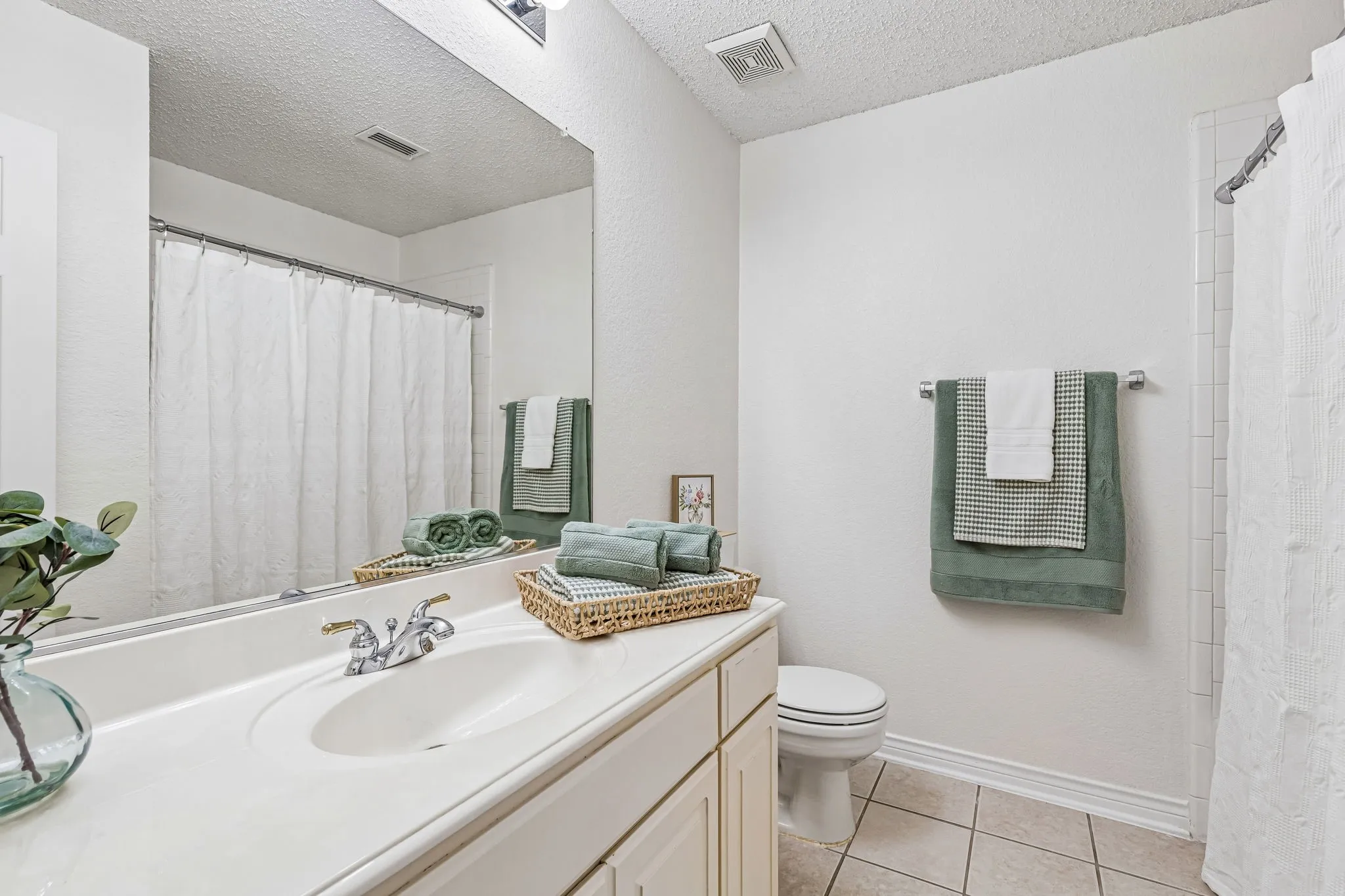 Full upstairs bathroom conveniently serves the secondary bedrooms and game room.