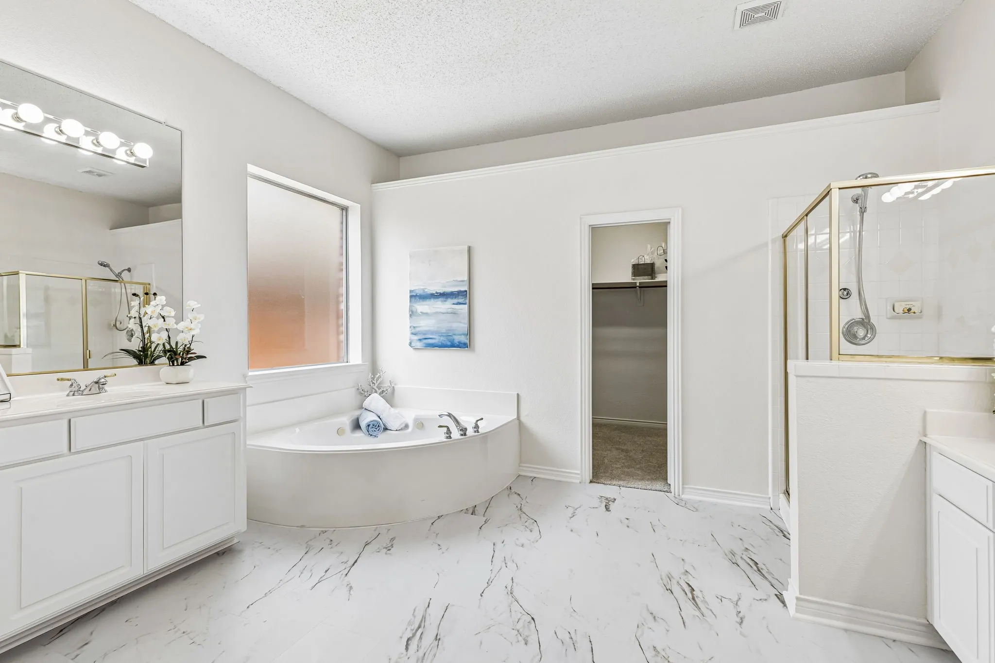 Generously sized primary bath features dual vanities, abundant cabinetry and recently refreshed painted cabinets.

