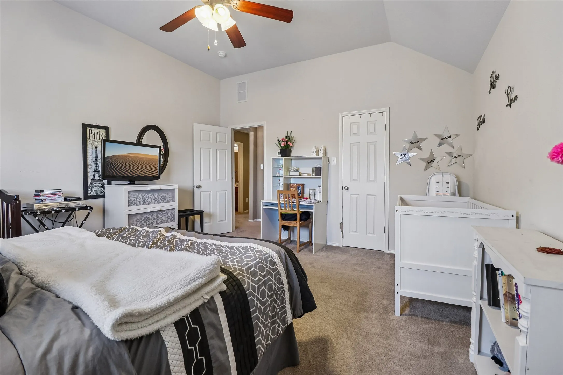 Single Family Residence For Sale in Tarrant County , 4321 Summer Star Lane, Fort Worth, Texas 76244, 5 Bedroom, 3 Bathroom, 2 Garage spaces, 3,193 Sqft, built in 2010, mls#21392149, Real Estate Agent in Fort Worth, Homes For Sale in Tarrant county, Homes For Sale in Fort Worth, Realtor in Fort Worth Texas, Real Estate Brokerage Independent Realty Texas, Luminita Cordes Realtor