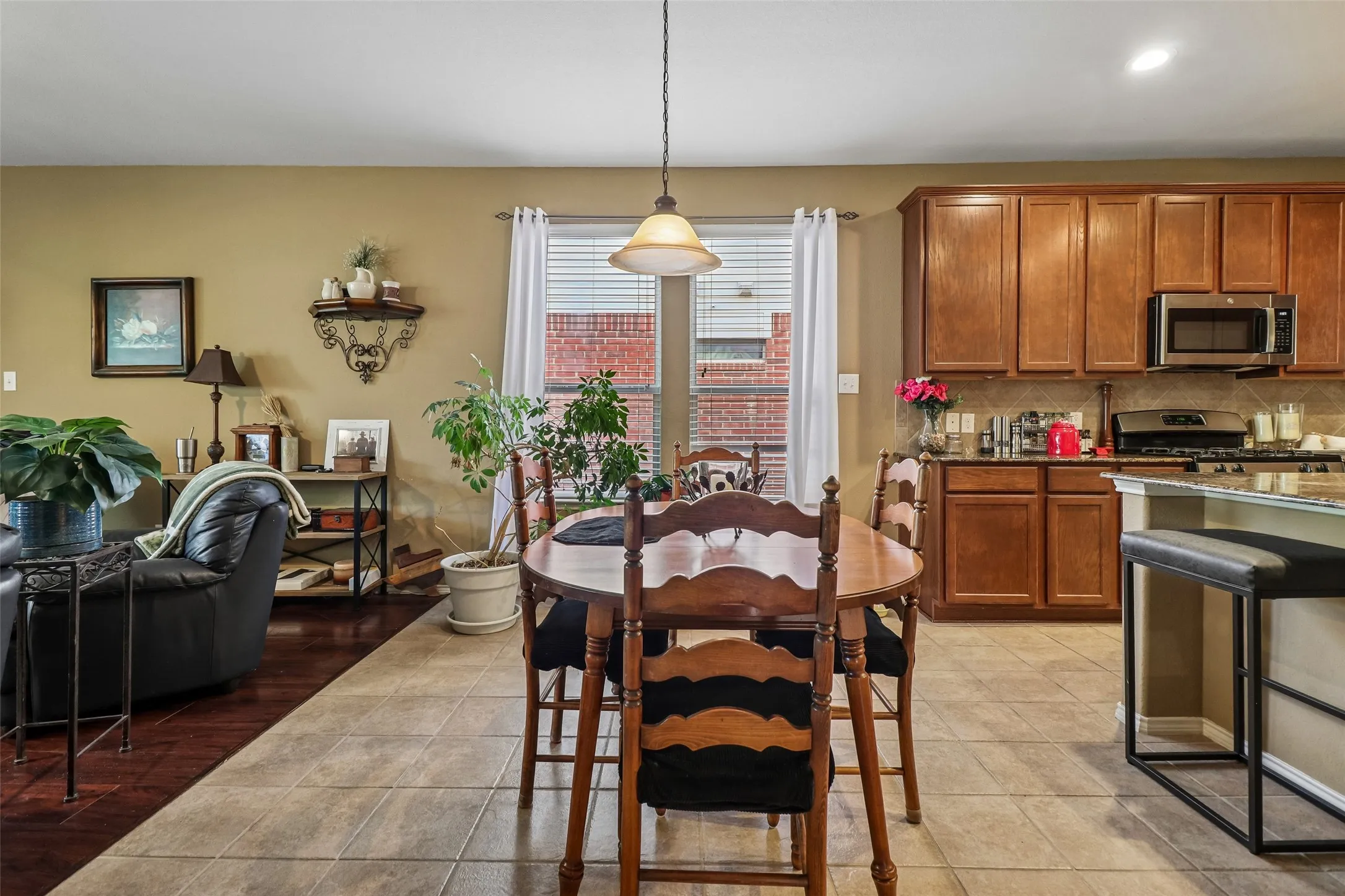 Single Family Residence For Sale in Tarrant County , 4321 Summer Star Lane, Fort Worth, Texas 76244, 5 Bedroom, 3 Bathroom, 2 Garage spaces, 3,193 Sqft, built in 2010, mls#21392149, Real Estate Agent in Fort Worth, Homes For Sale in Tarrant county, Homes For Sale in Fort Worth, Realtor in Fort Worth Texas, Real Estate Brokerage Independent Realty Texas, Luminita Cordes Realtor