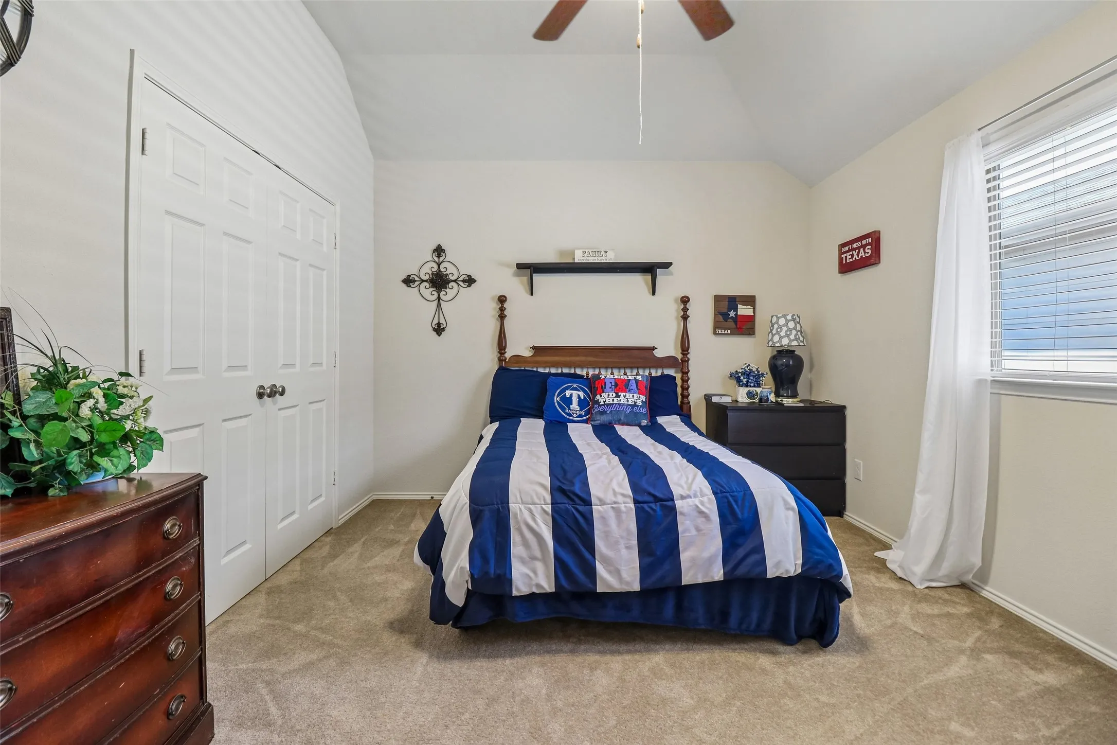 Single Family Residence For Sale in Tarrant County , 4321 Summer Star Lane, Fort Worth, Texas 76244, 5 Bedroom, 3 Bathroom, 2 Garage spaces, 3,193 Sqft, built in 2010, mls#21392149, Real Estate Agent in Fort Worth, Homes For Sale in Tarrant county, Homes For Sale in Fort Worth, Realtor in Fort Worth Texas, Real Estate Brokerage Independent Realty Texas, Luminita Cordes Realtor